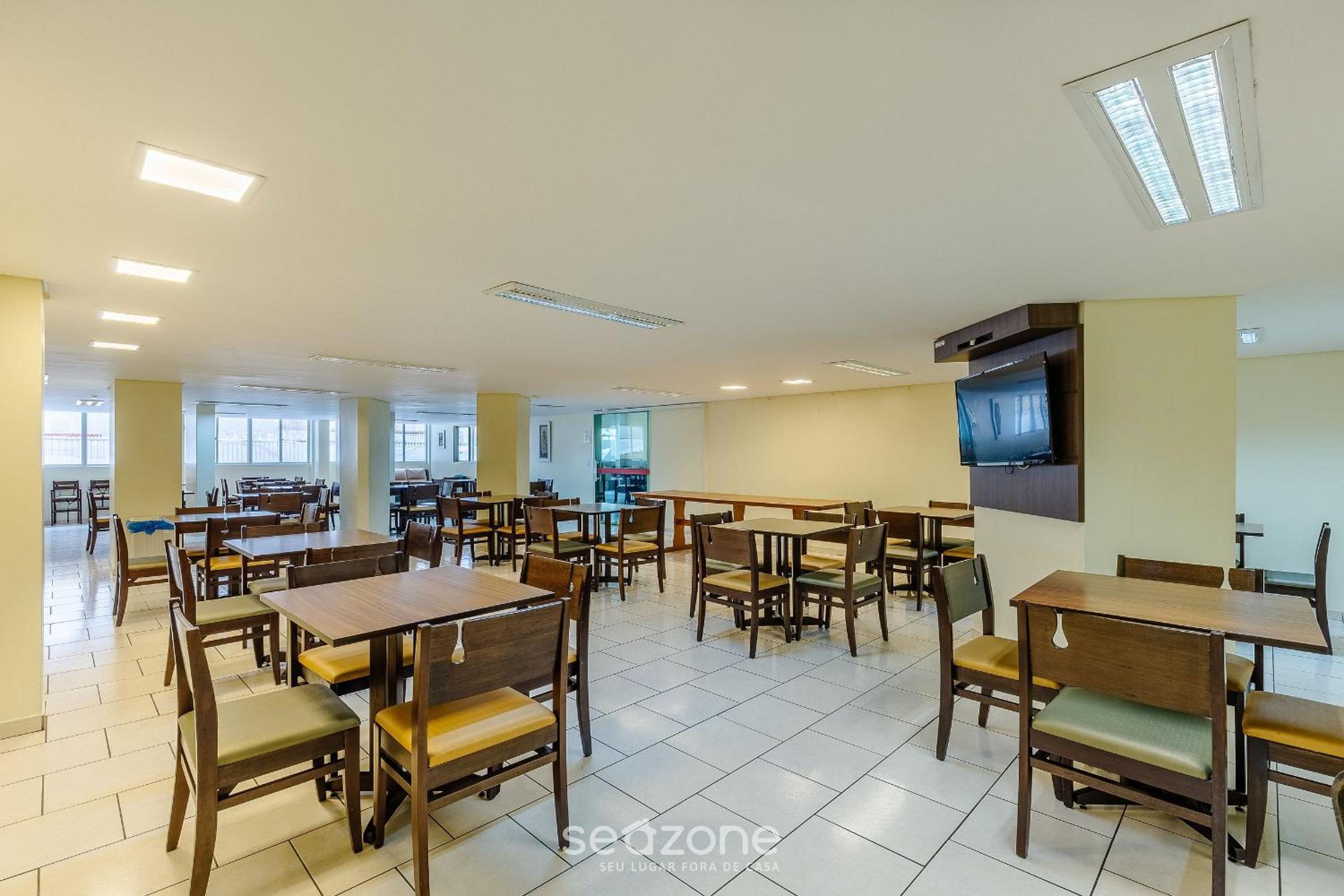 Apartments in a building 270 m from the Curitiba Botanical Garden - COSs