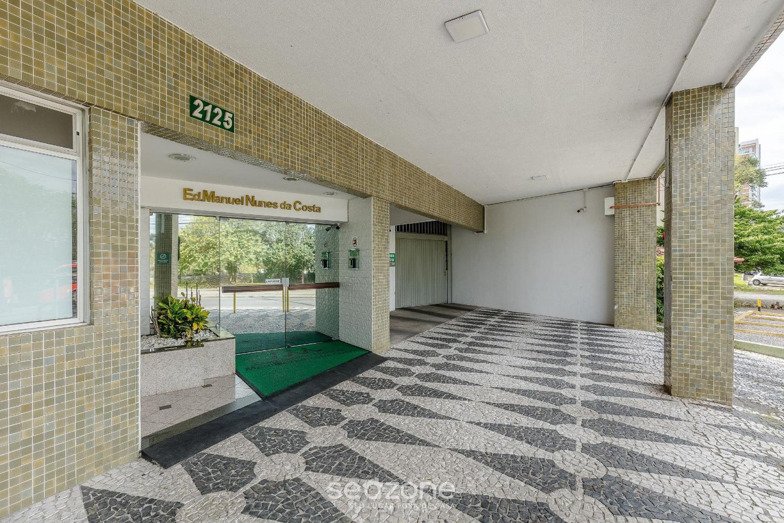 Apartments in a building 270 m from the Curitiba Botanical Garden - COSs