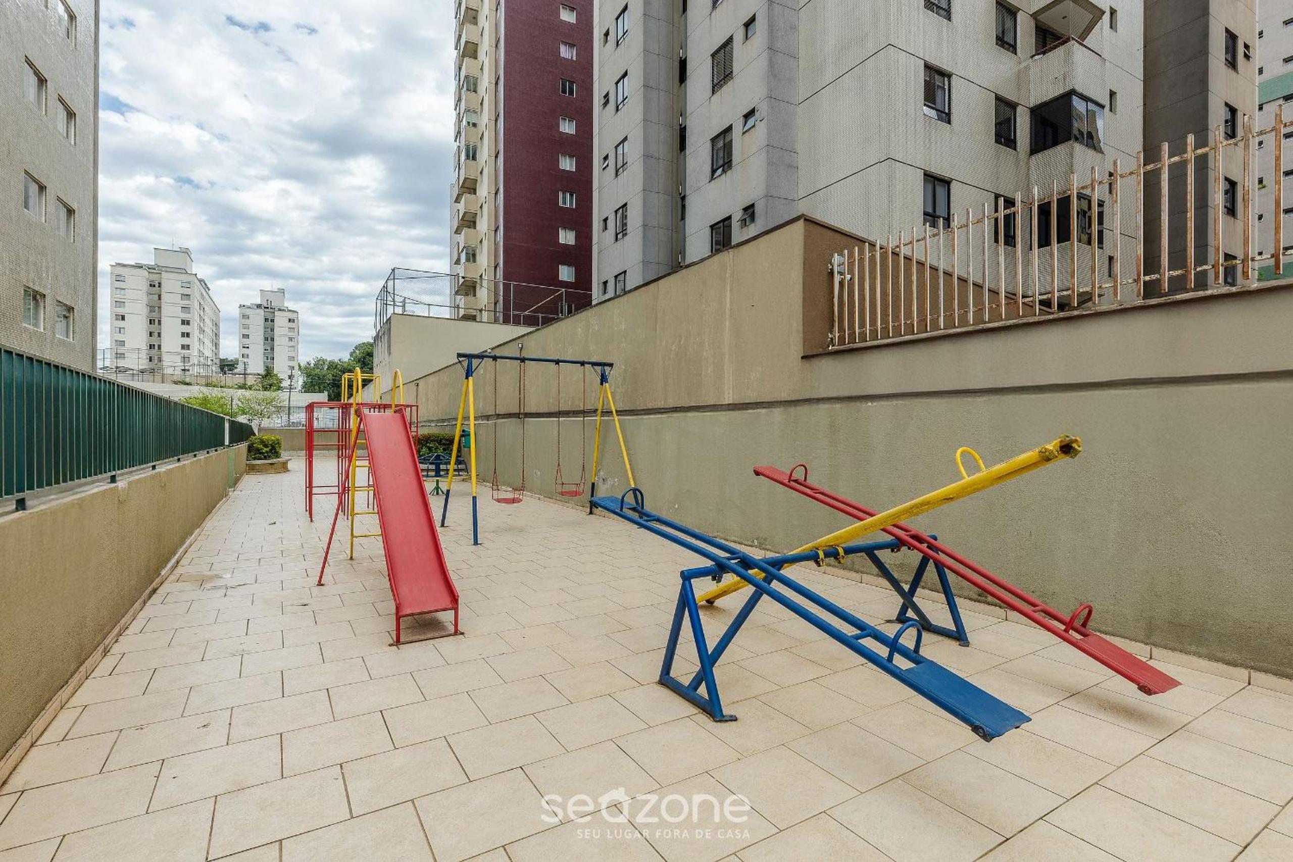 Apartments in a building 270 m from the Curitiba Botanical Garden - COSs