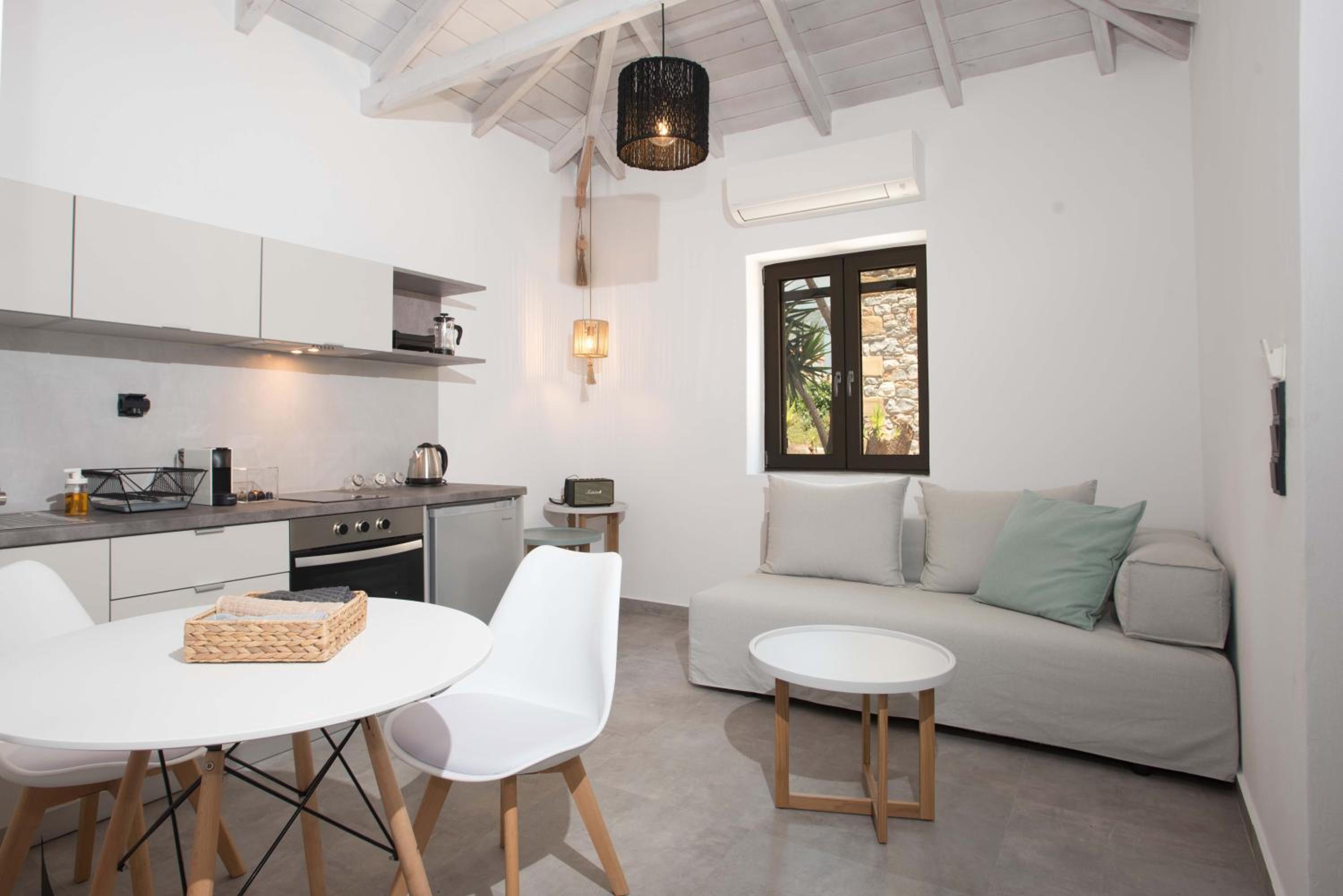 Calme Suites Mani