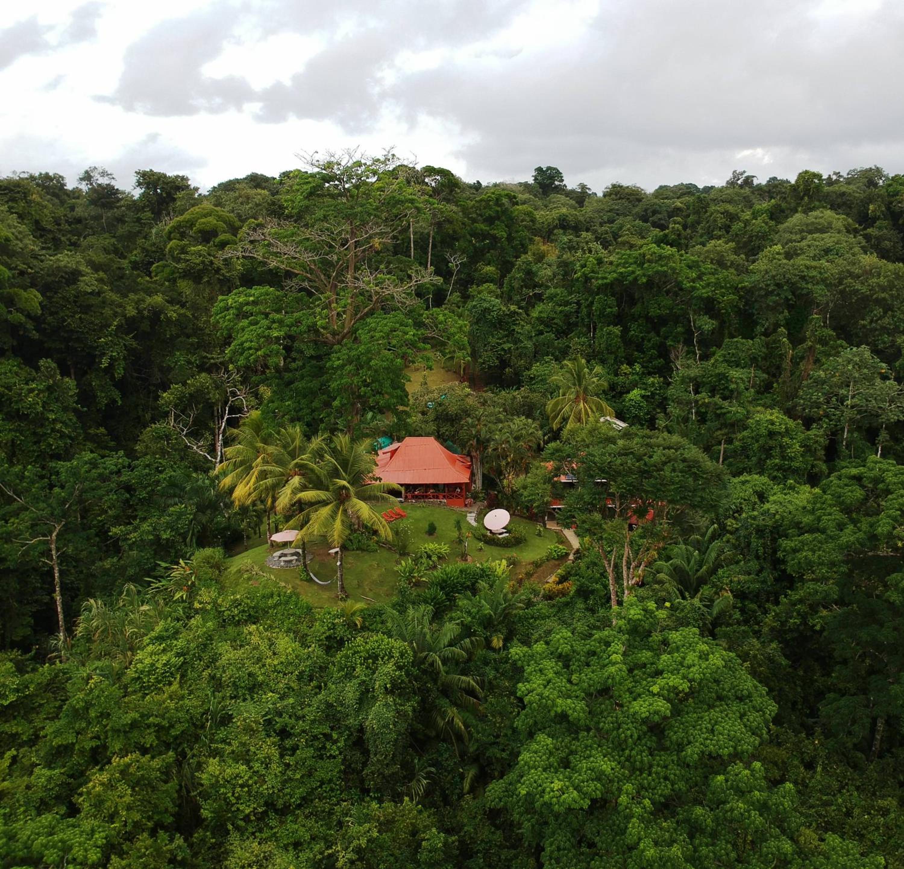 Las Caletas Lodge