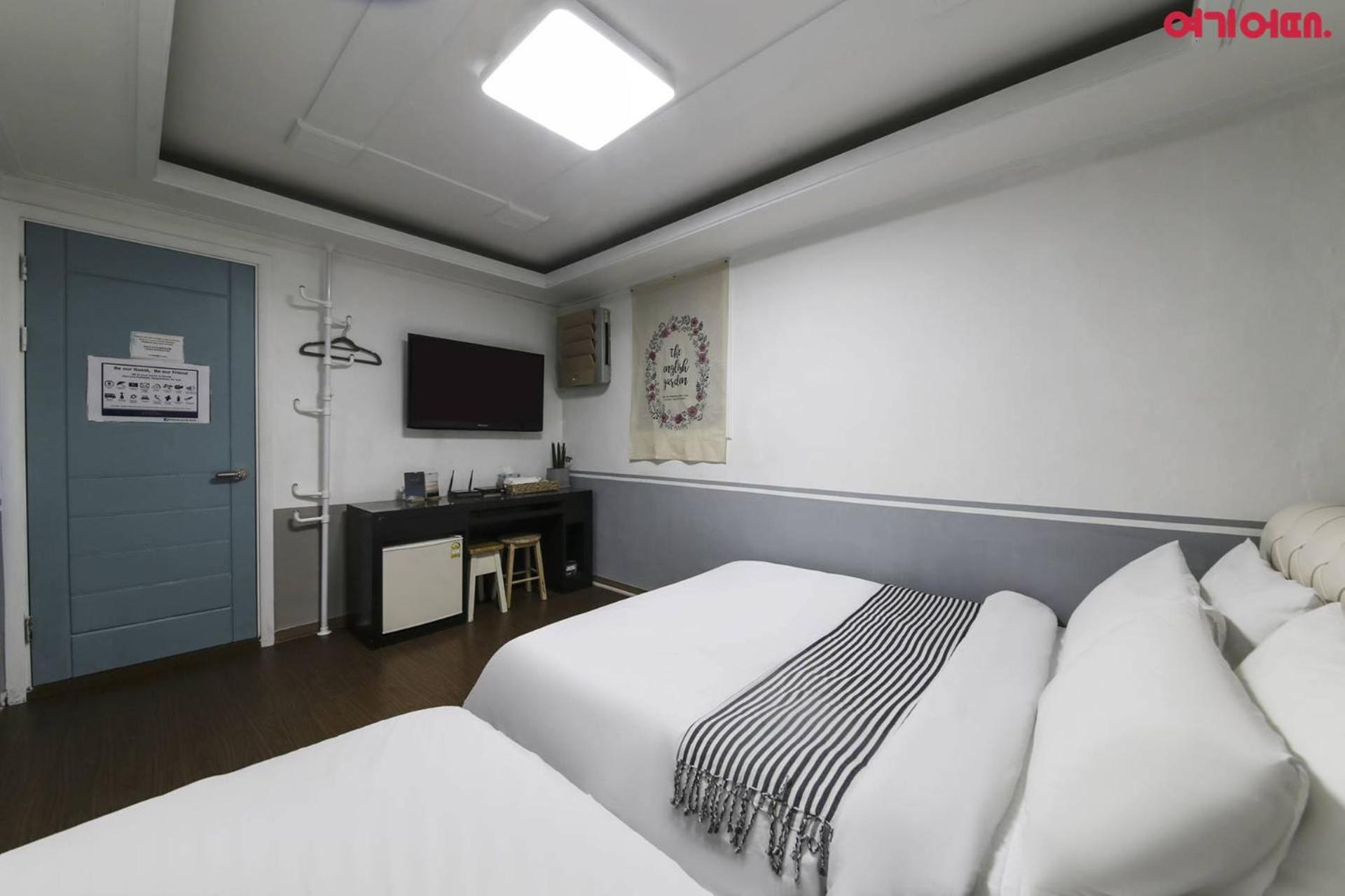 Sinchon Sisters Hostel