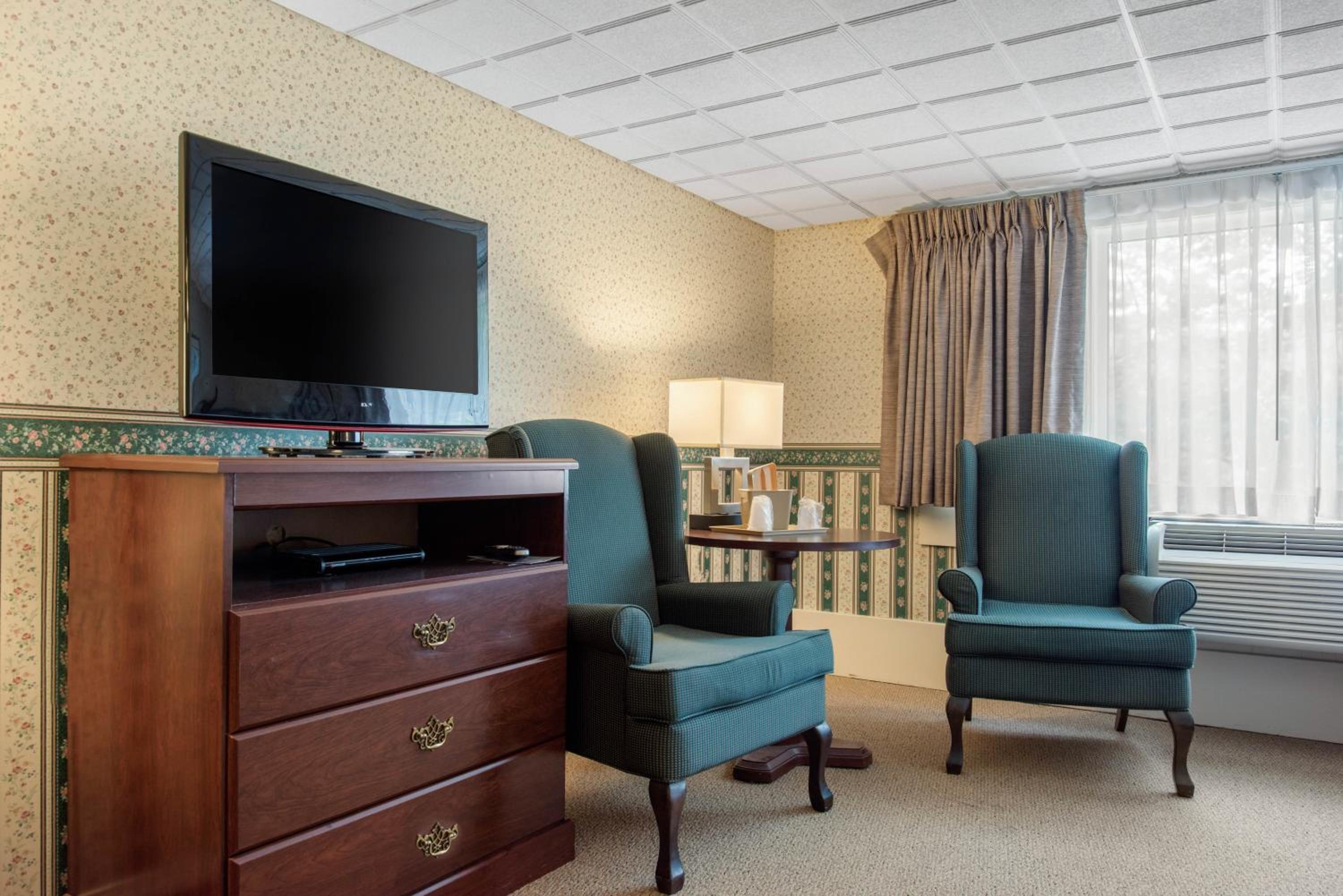Coachman Inn - Property Image 2