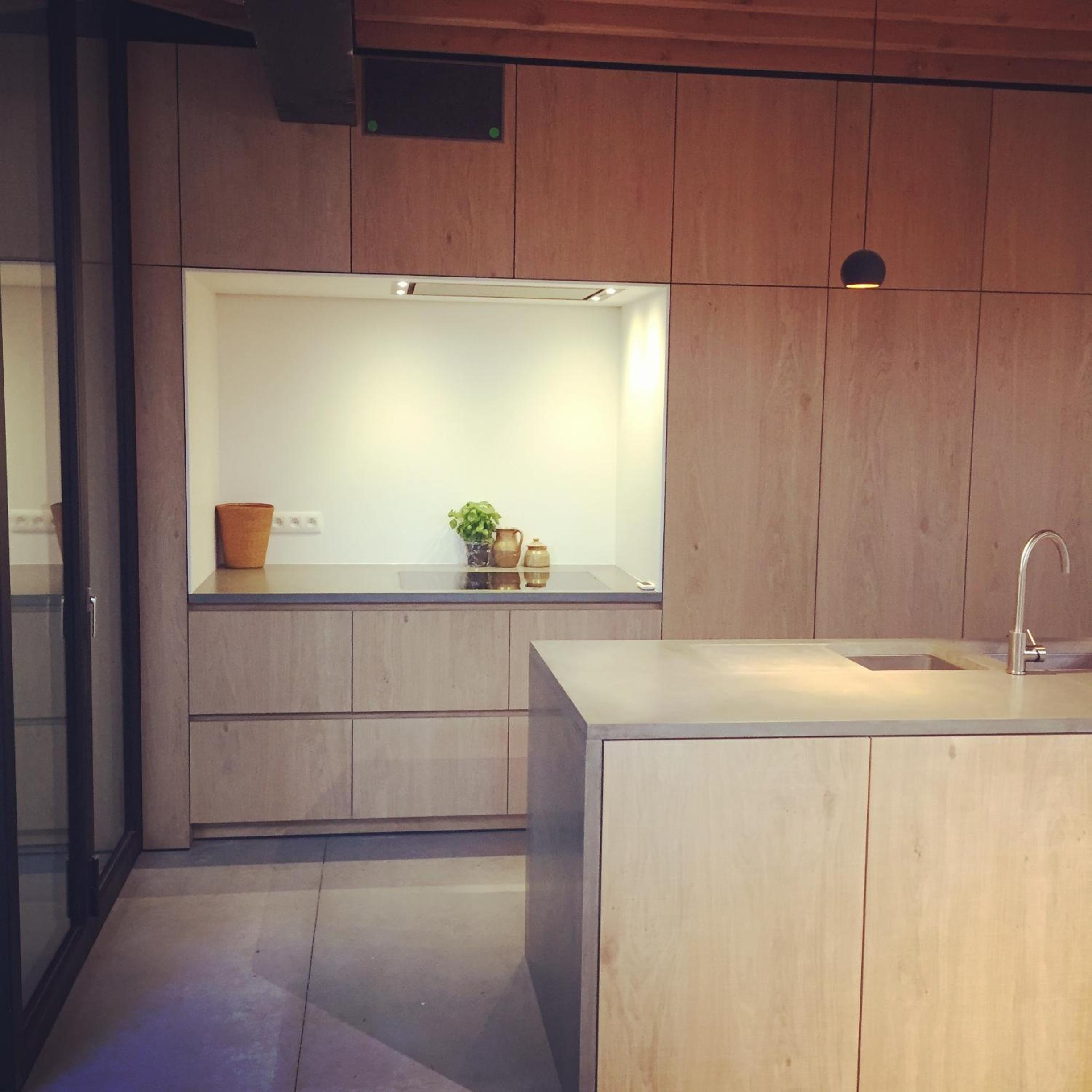b room
