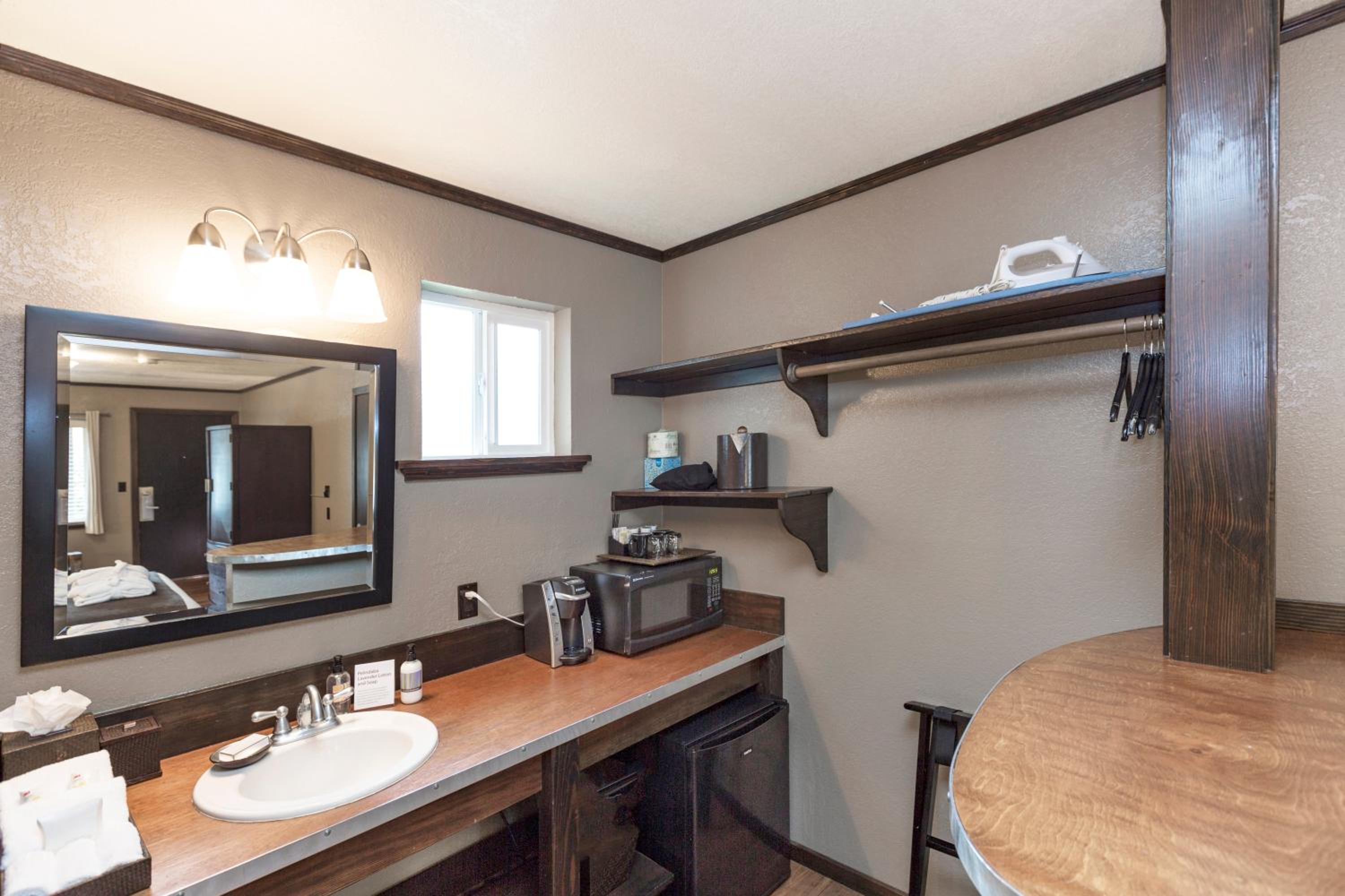 Earthbox Inn & Spa