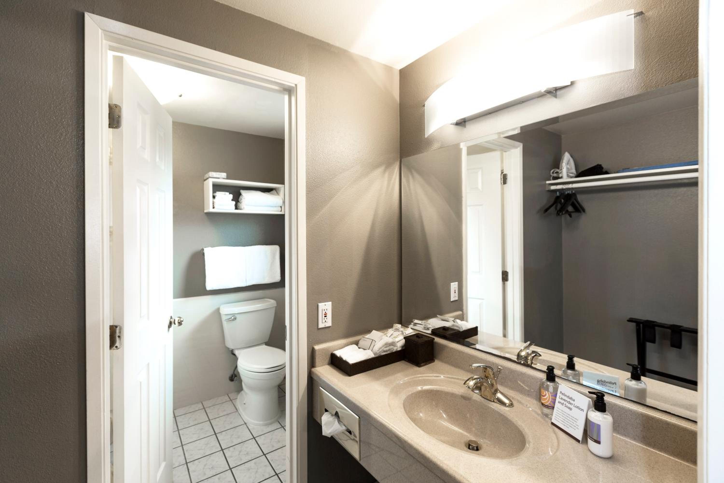 Earthbox Inn & Spa