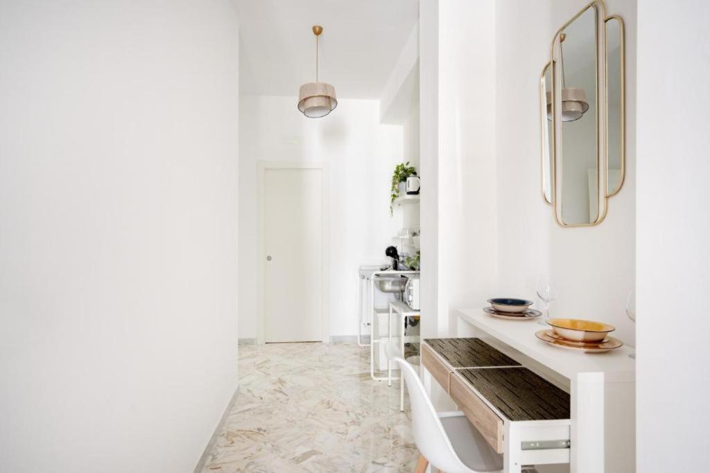 AuGuStea - Modern Central Suites
