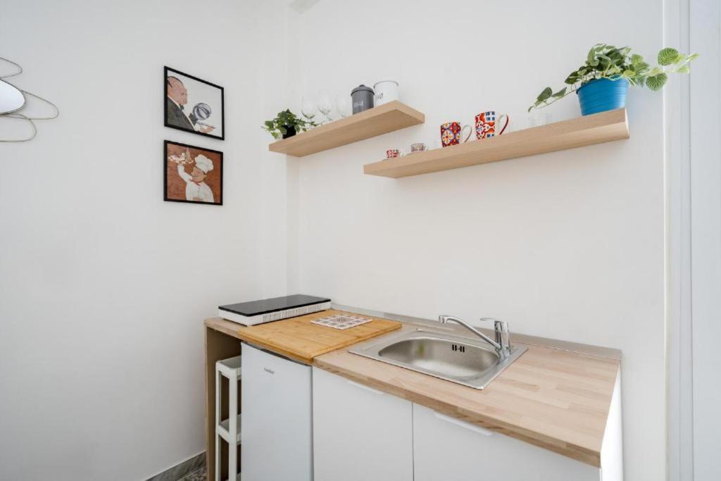 AuGuStea - Modern Central Suites