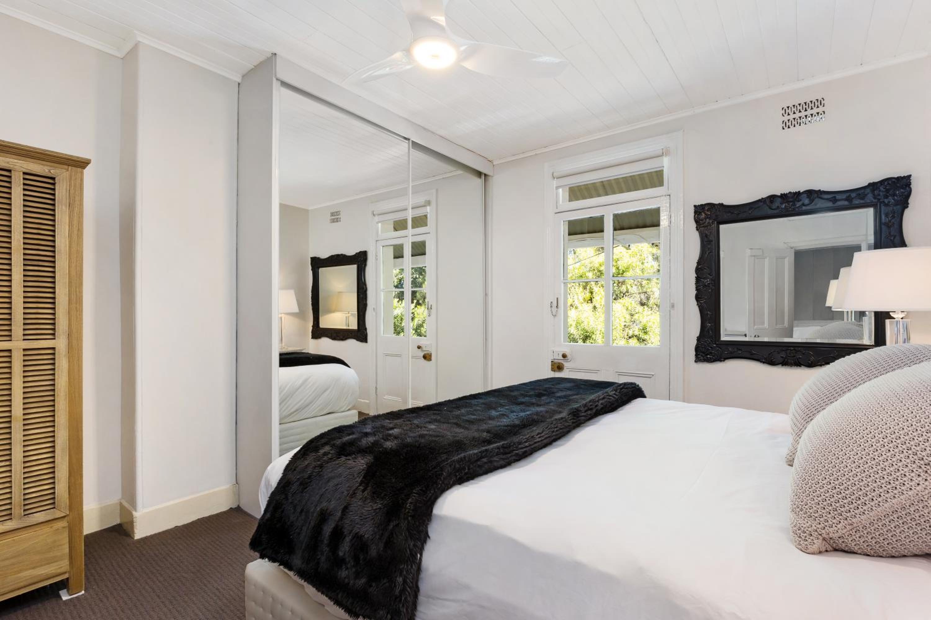 Pyrmont Self-Contained Terrace House (64 BUL)