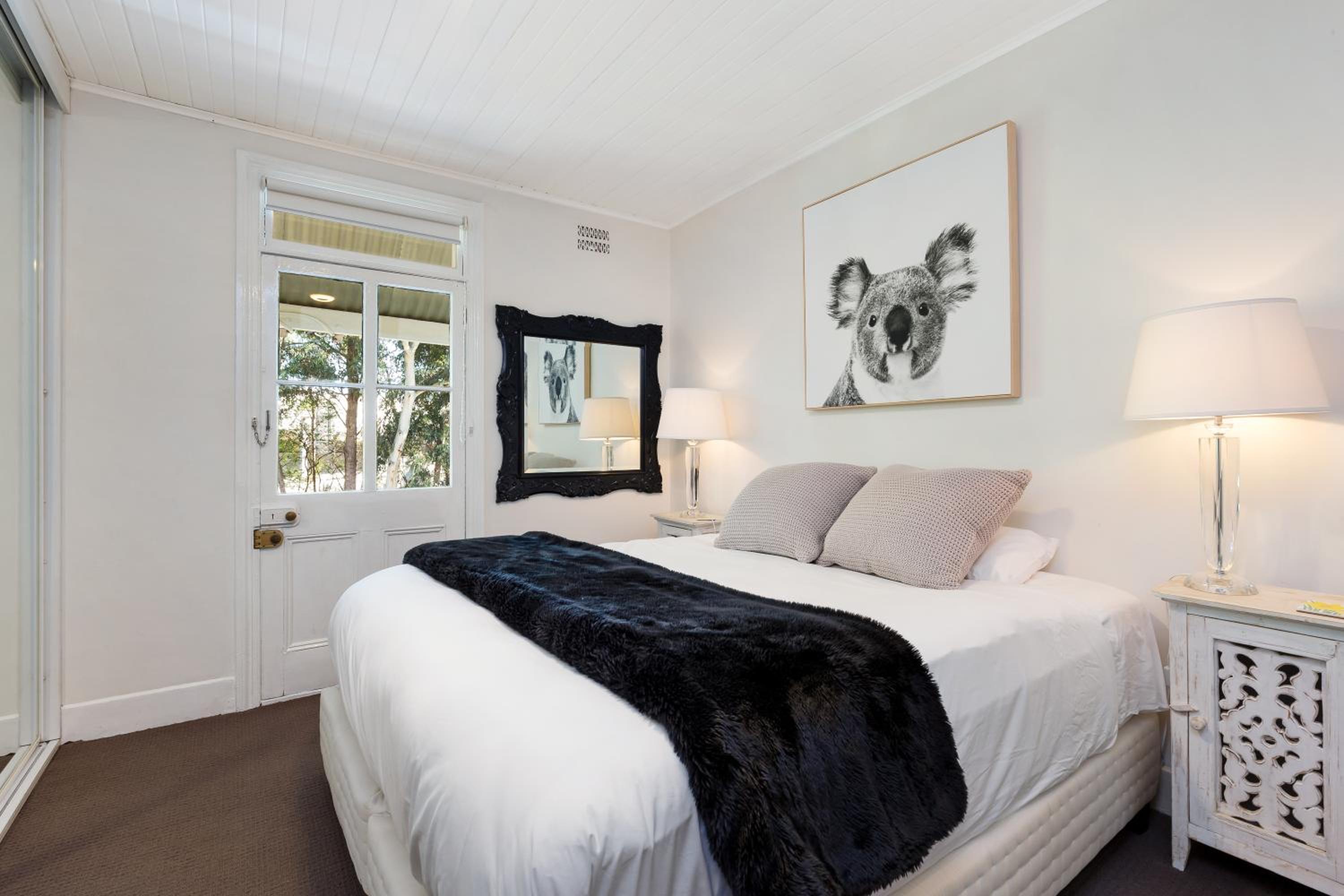 Pyrmont Self-Contained Terrace House (64 BUL)