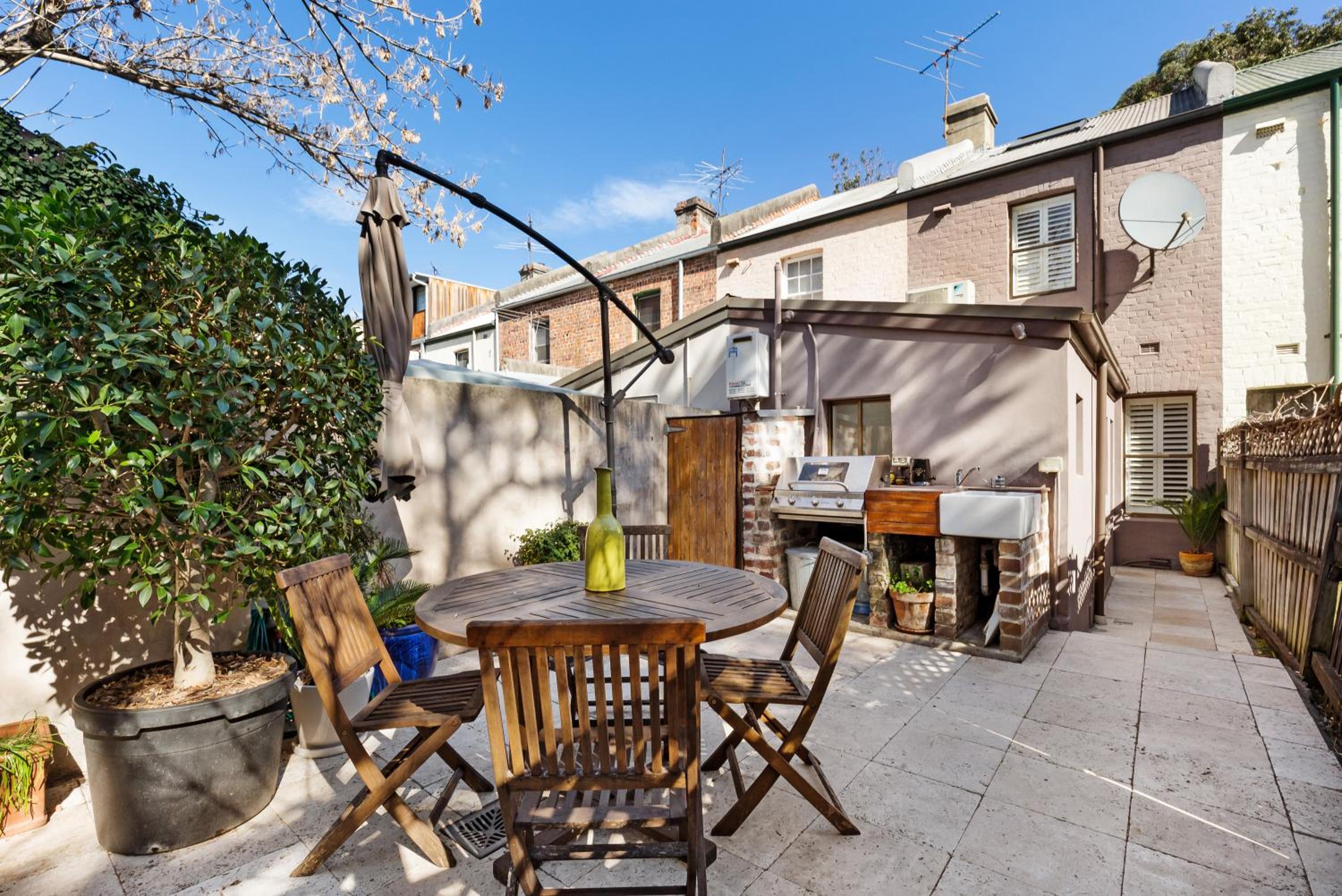 Pyrmont Self-Contained Terrace House (64 BUL)