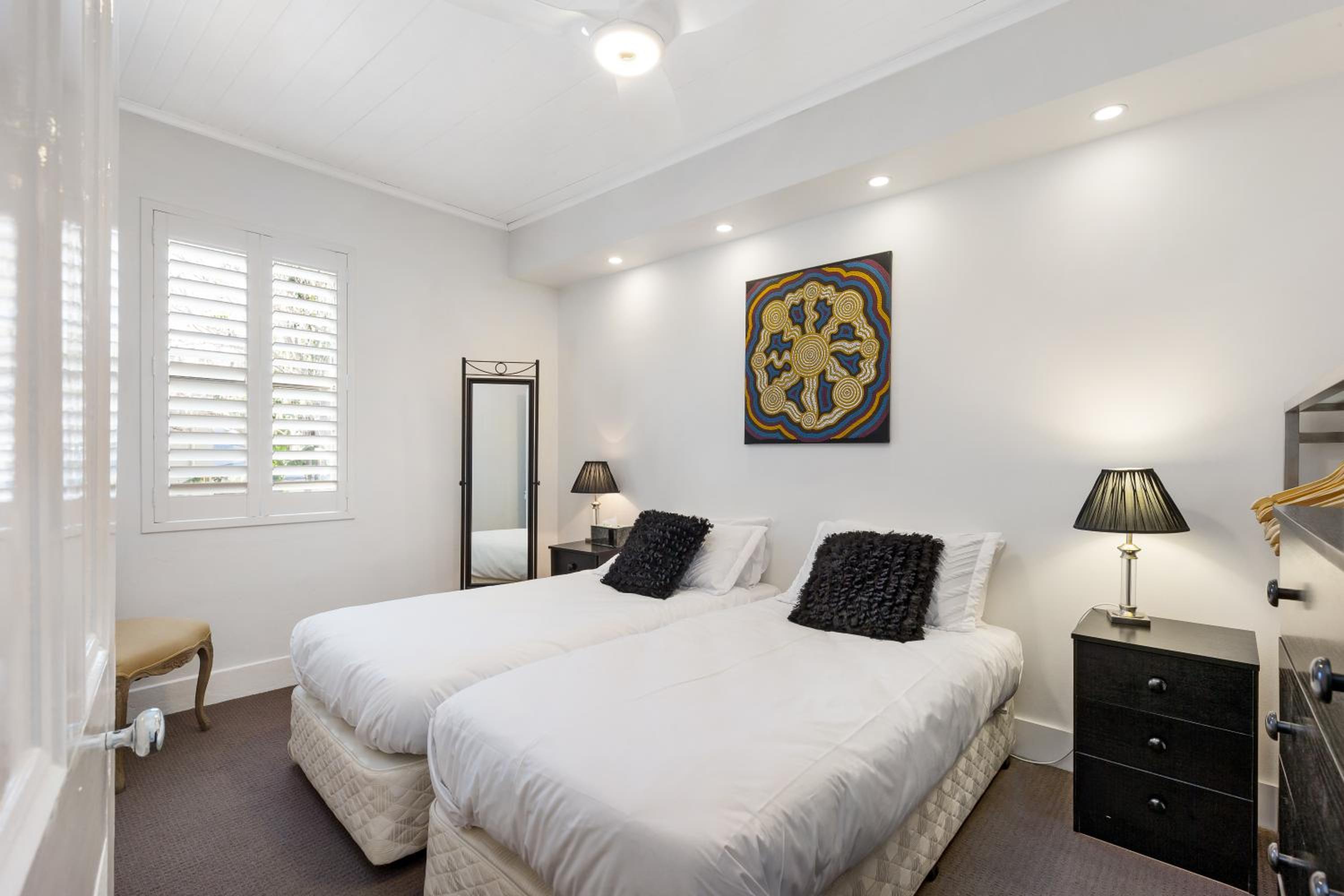 Pyrmont Self-Contained Terrace House (64 BUL)