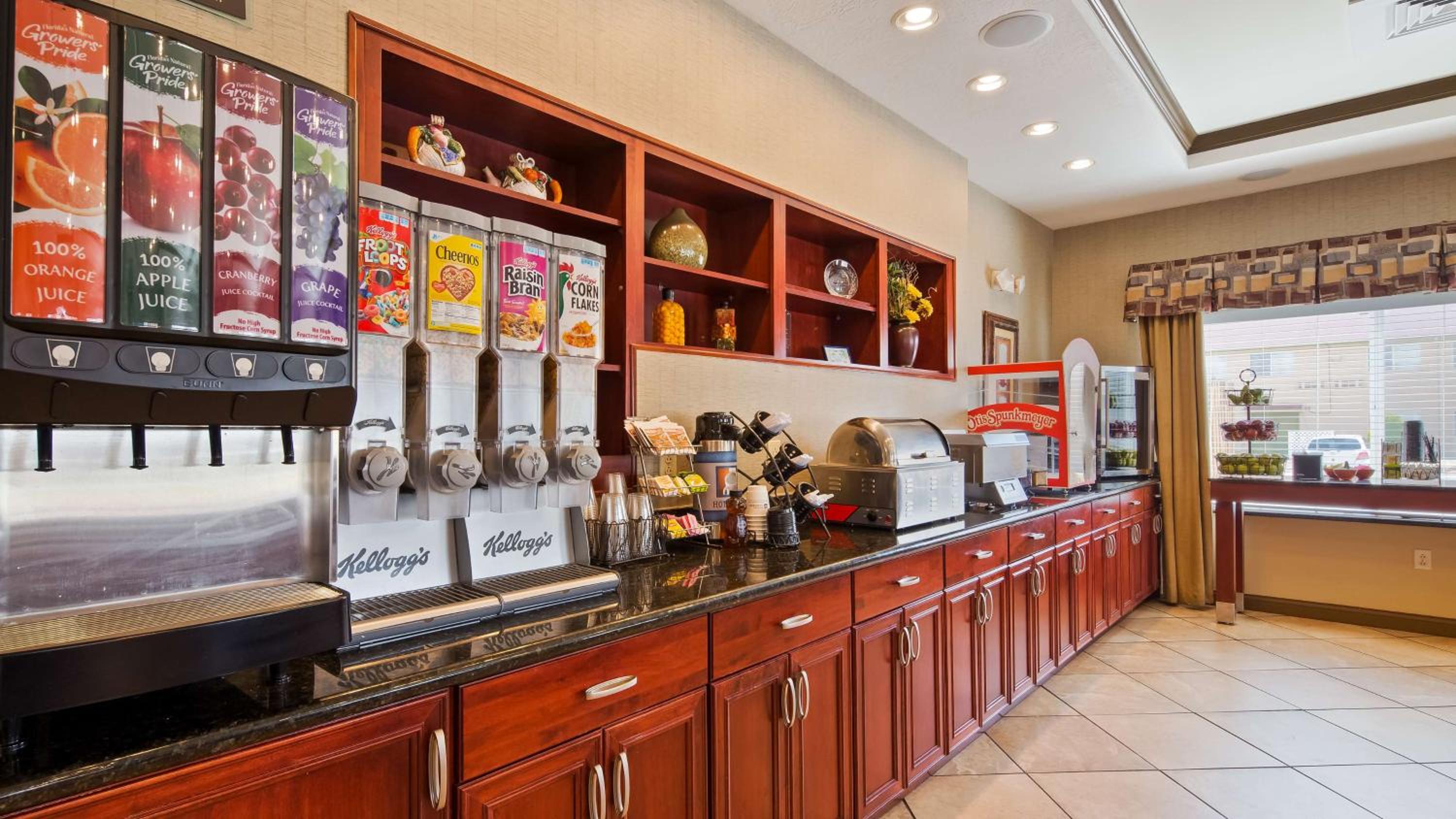 Las Vegas Vacations - Best Western Plus Montezuma Inn and Suites - Property Image 8