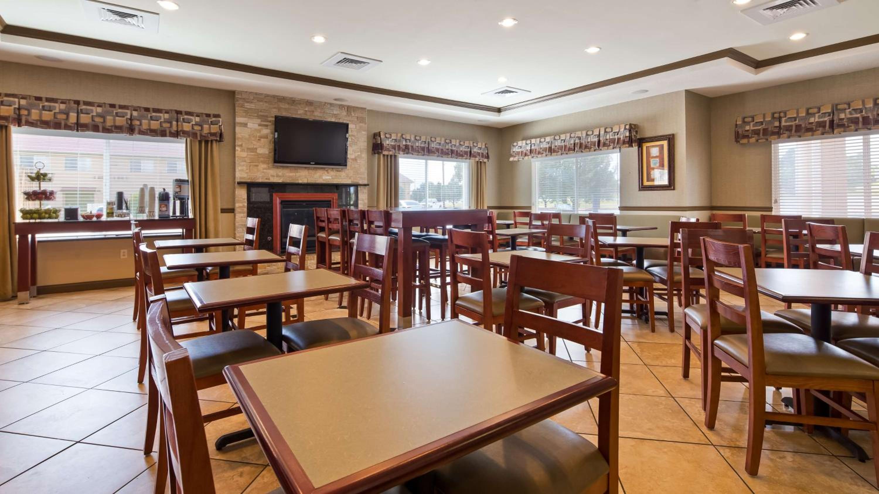 Las Vegas Vacations - Best Western Plus Montezuma Inn and Suites - Property Image 9