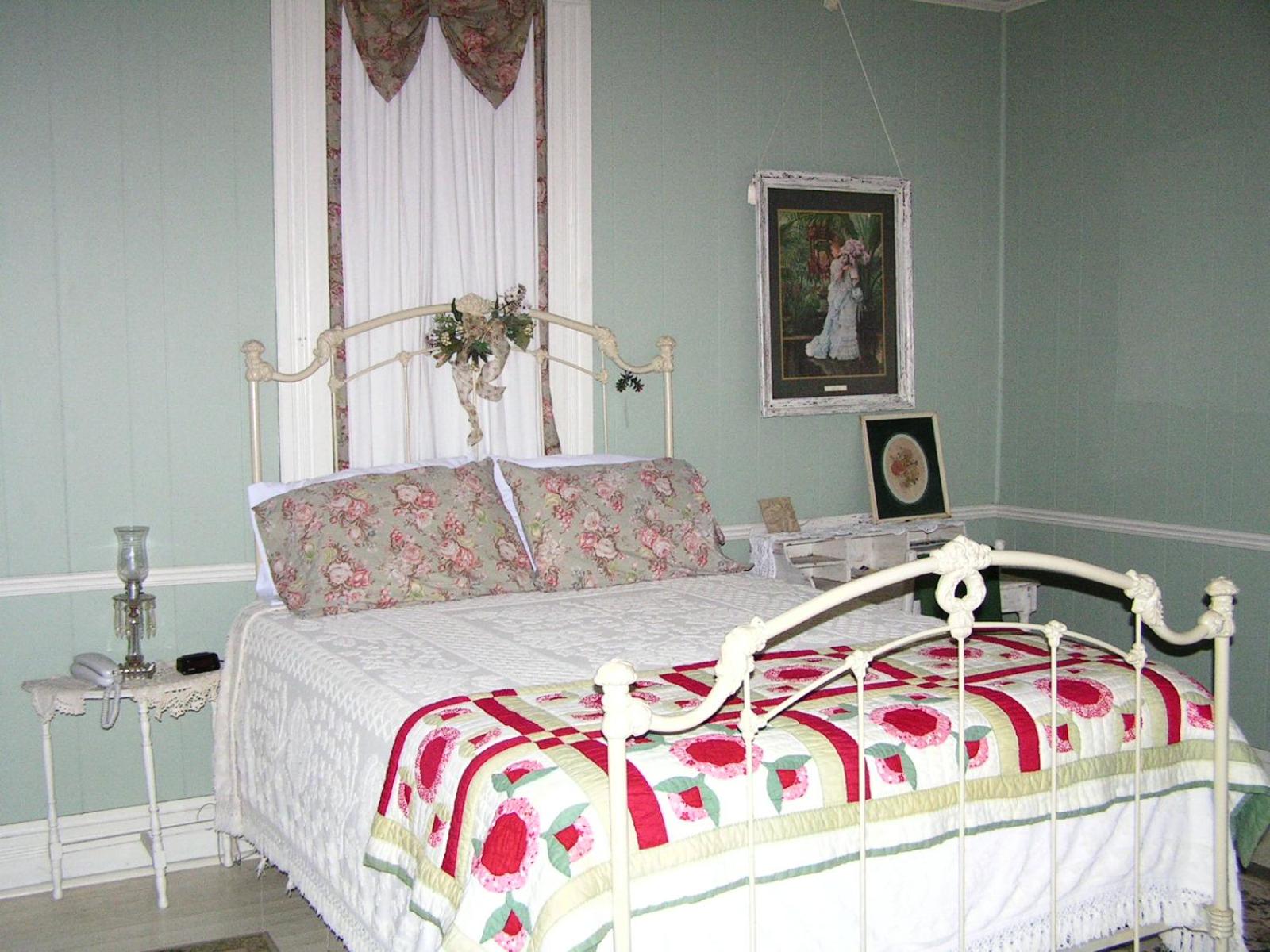 Carleton House Bed and Breakfast