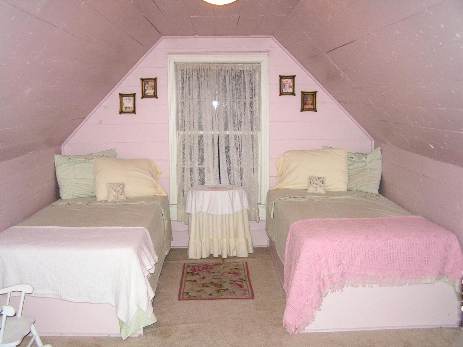 Carleton House Bed and Breakfast
