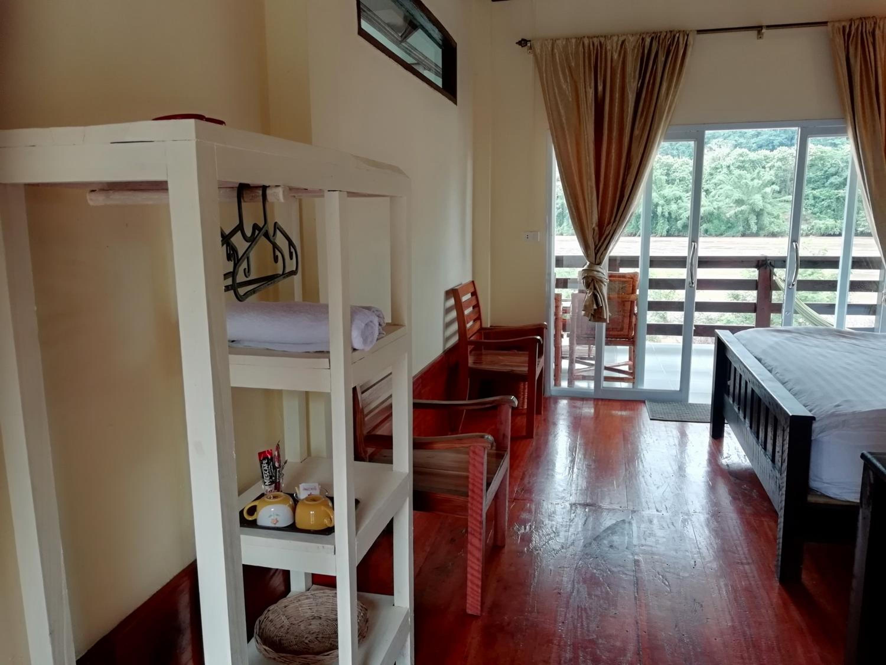 Riverview Bungalows & GH