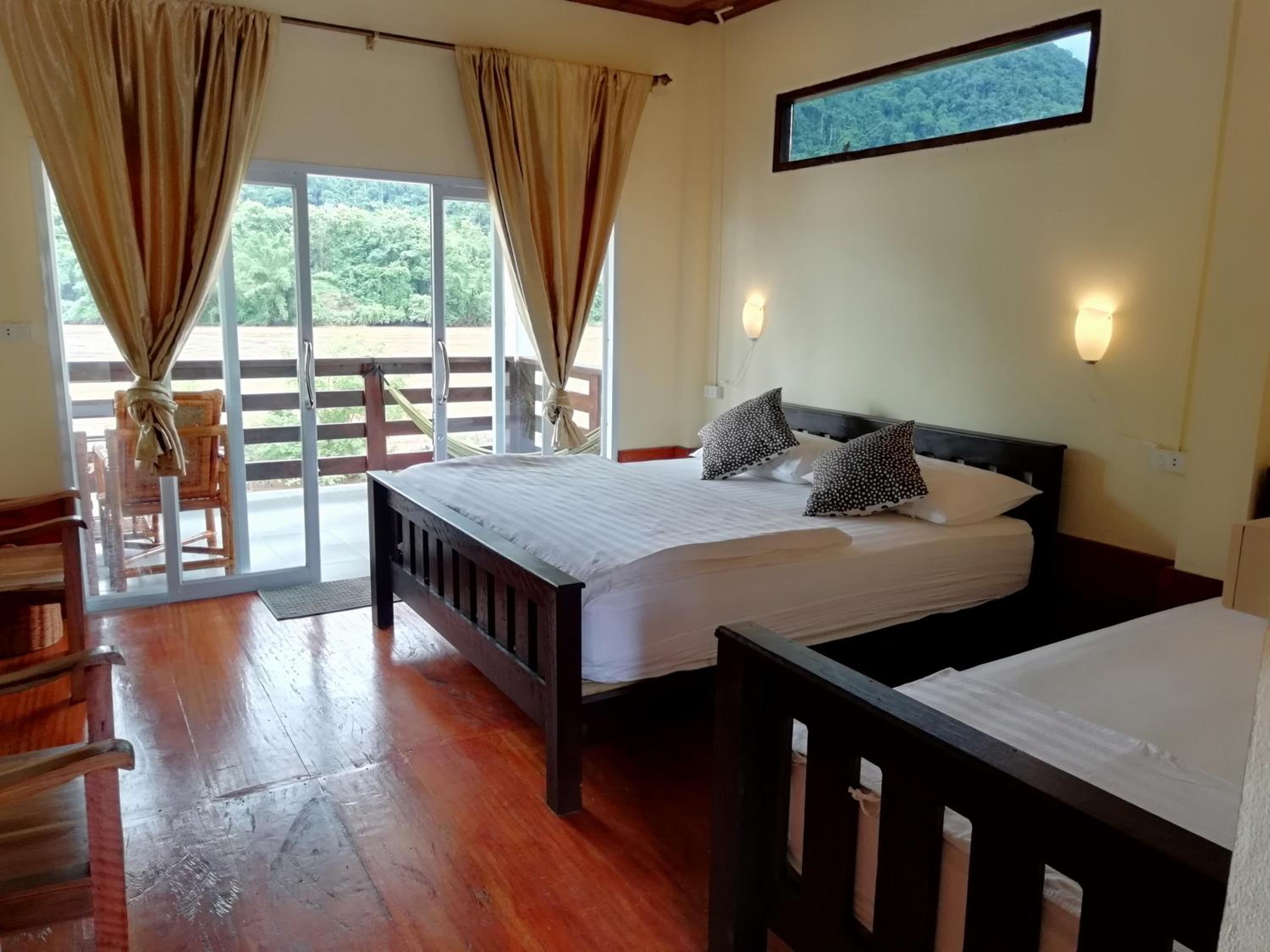 Riverview Bungalows & GH