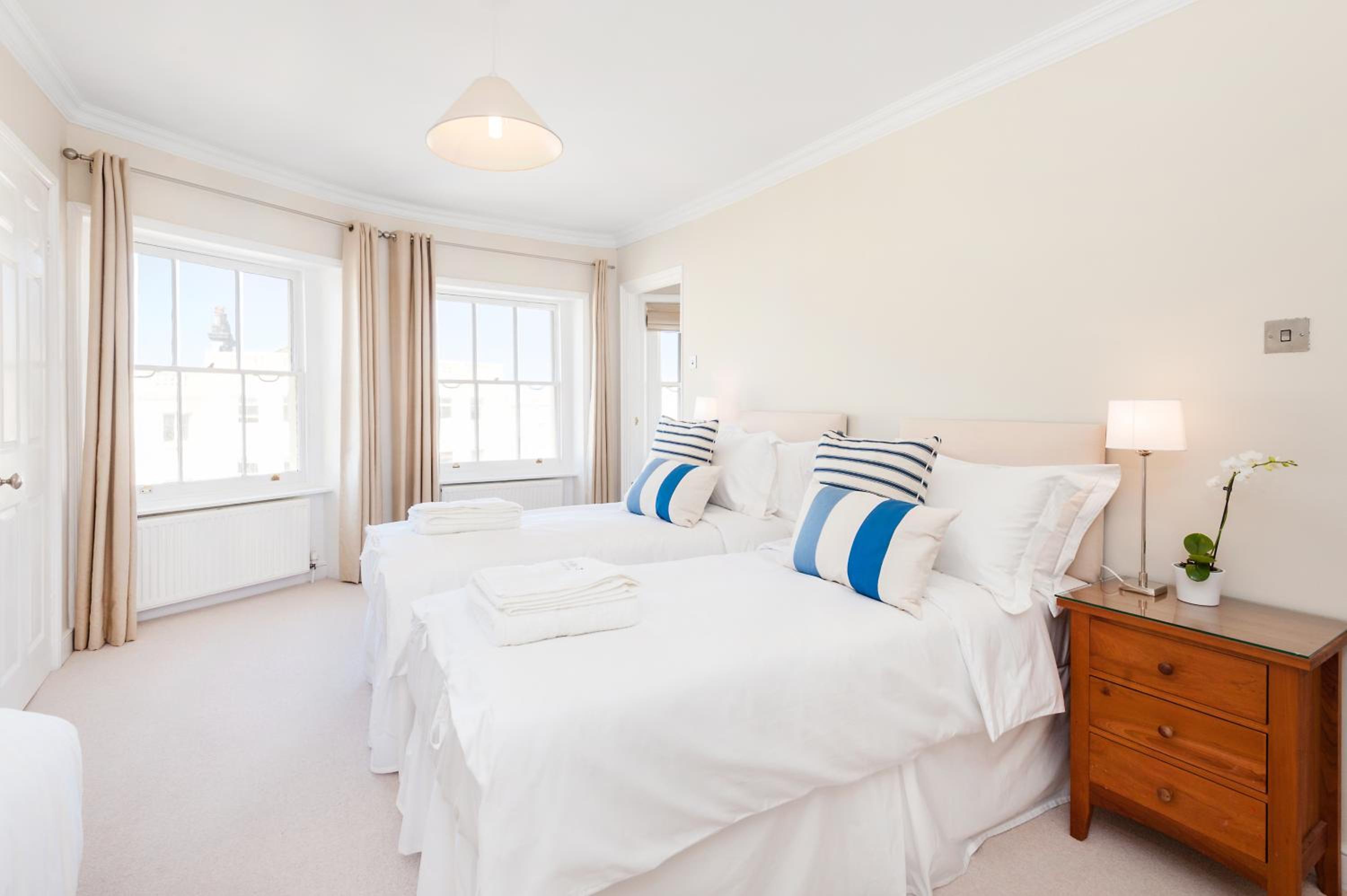 Sea View Maisonette by MyHolidayLet view 5