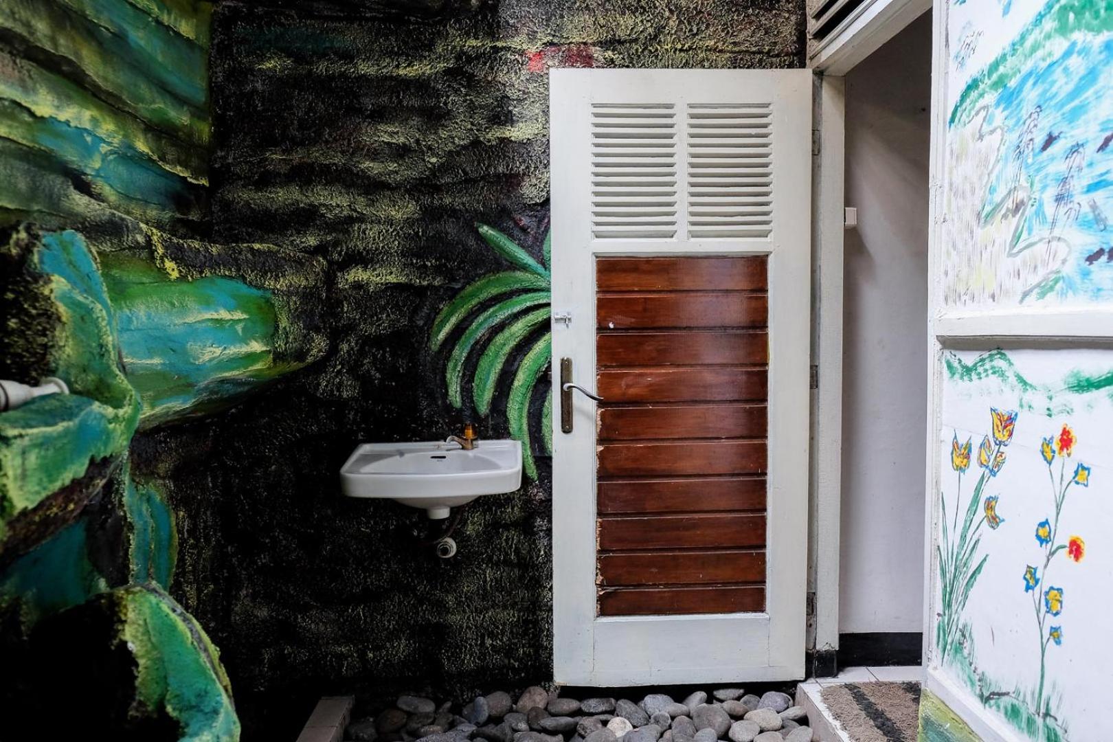 RedDoorz Plus near Jalan Baru Bogor