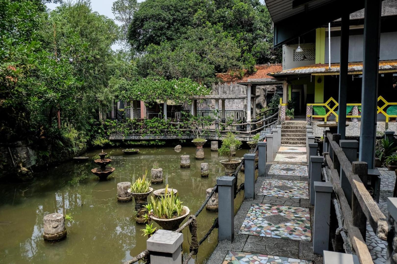 RedDoorz Plus near Jalan Baru Bogor