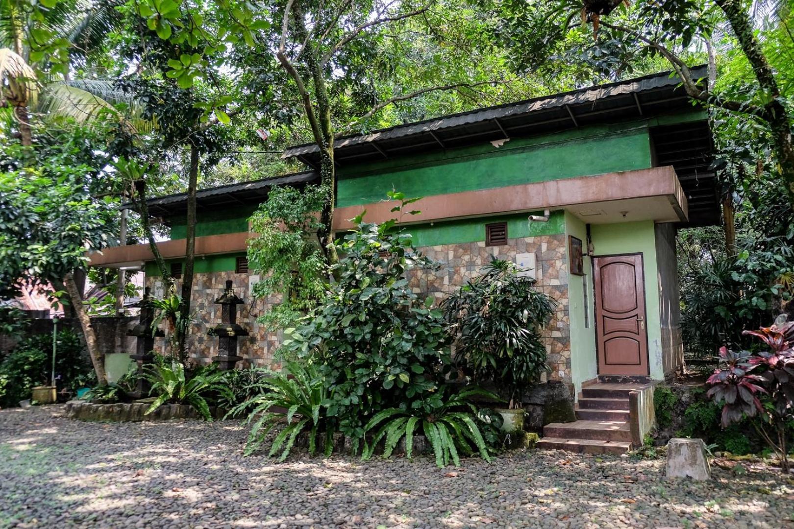 RedDoorz Plus near Jalan Baru Bogor