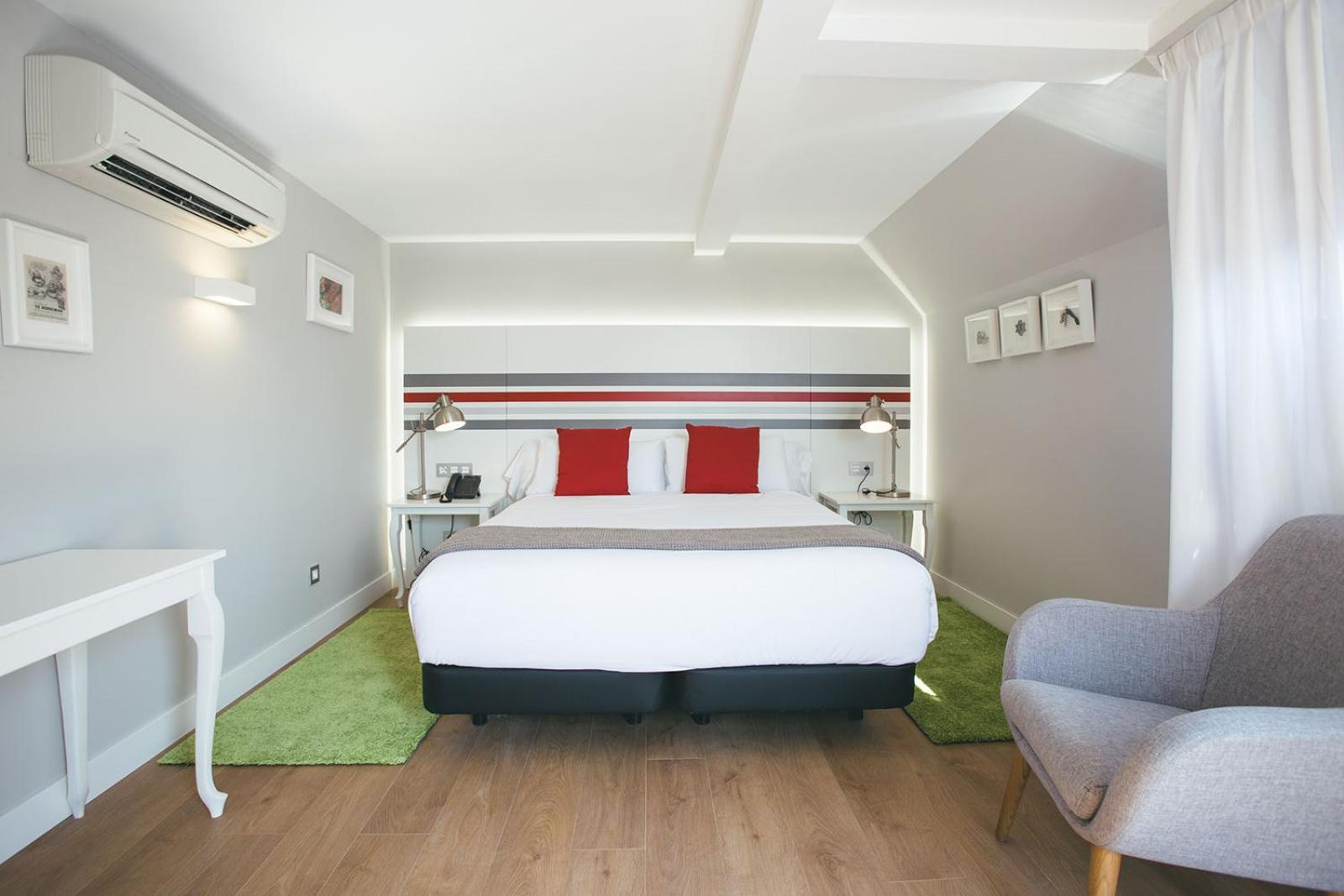 Legazpi Doce Rooms & Suites
