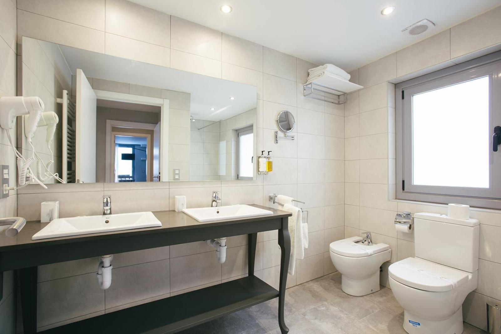 Legazpi Doce Rooms & Suites