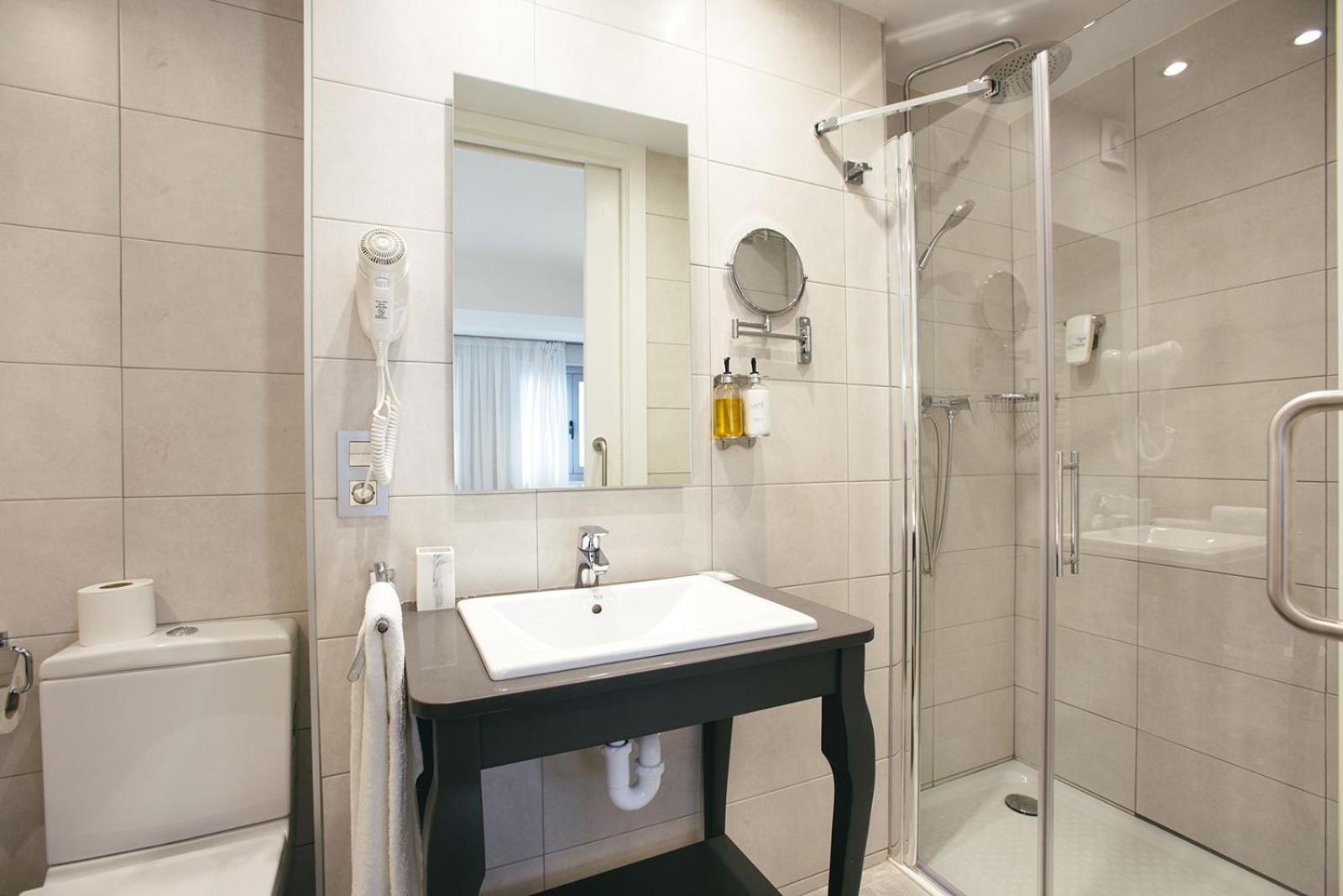 Legazpi Doce Rooms & Suites