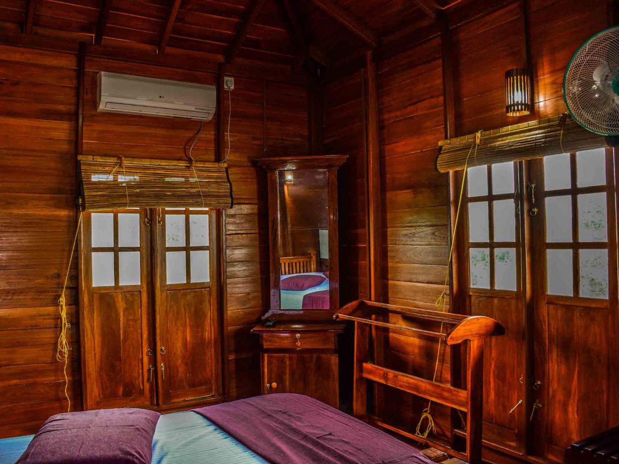 Lake Villa Resort