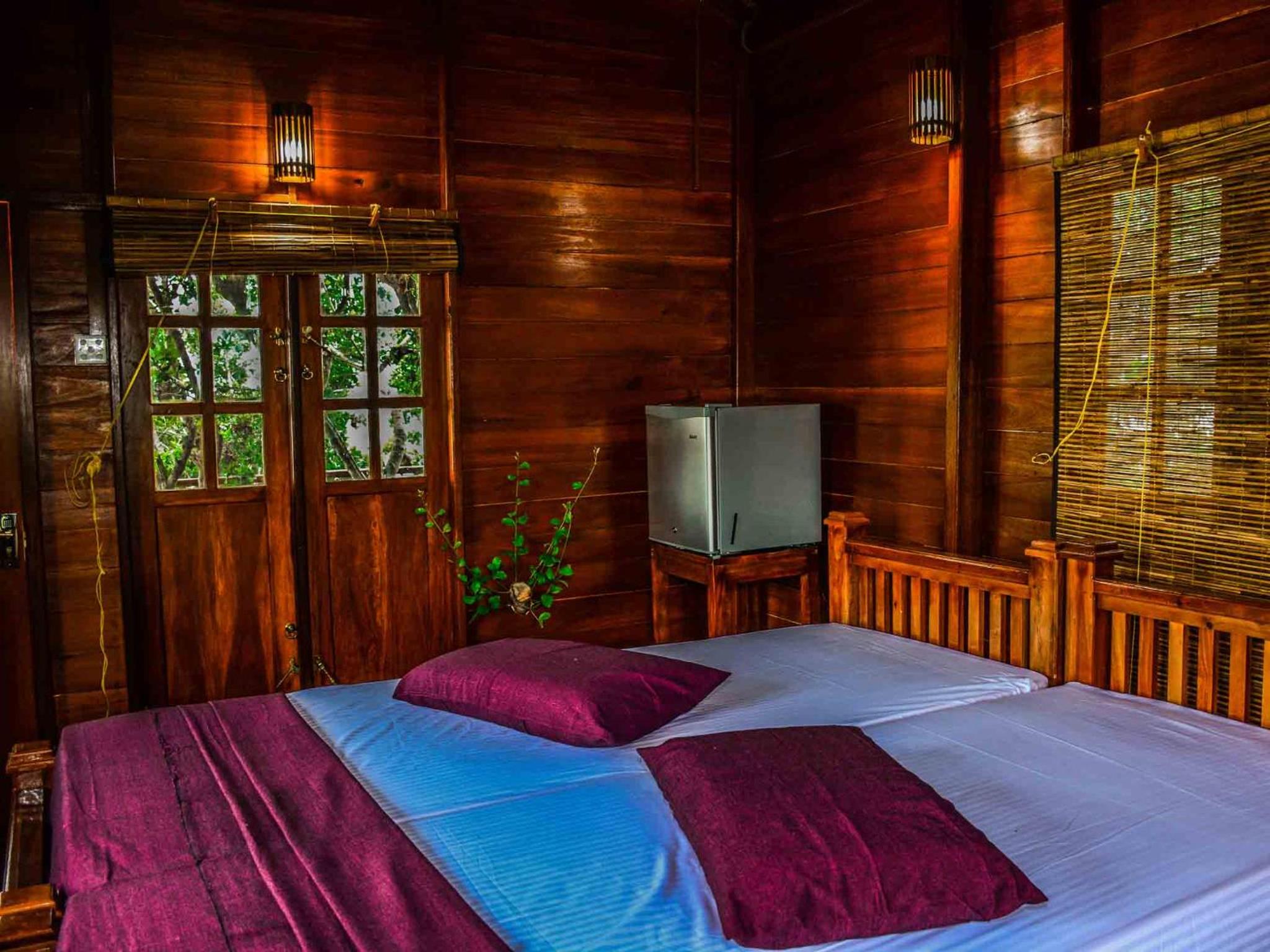 Lake Villa Resort