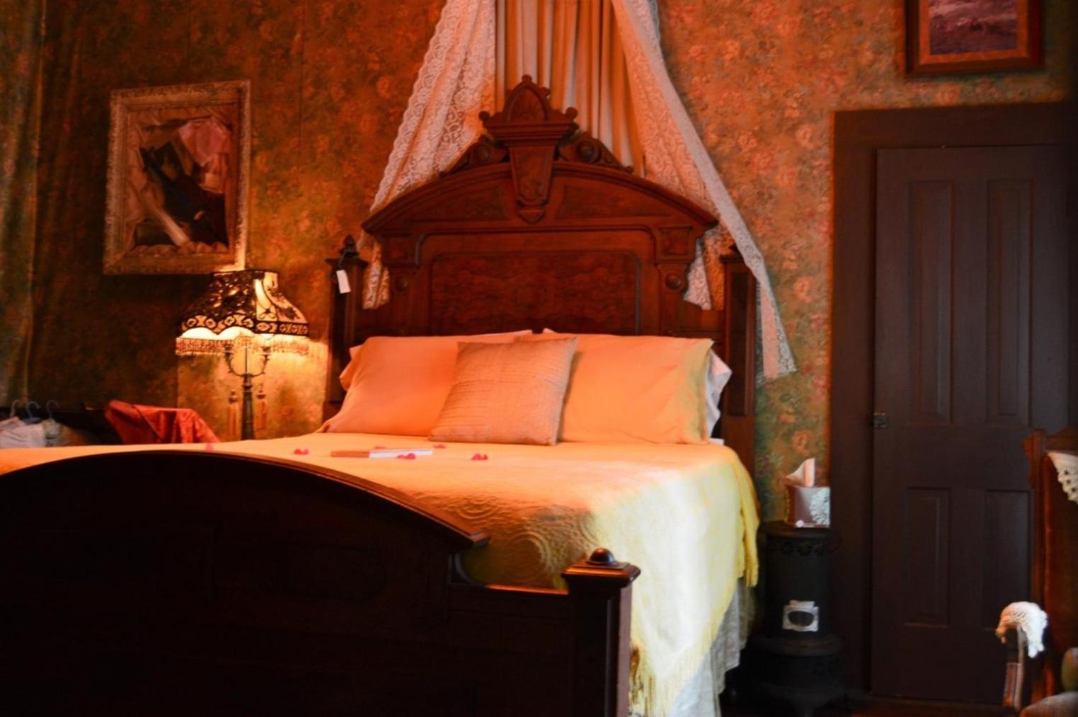 Carleton House Bed and Breakfast