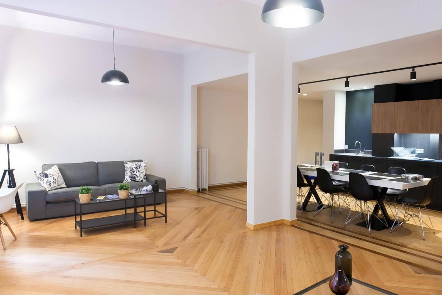 TONI'S 4BD near Classy KOLONAKI, locals enjoy it
