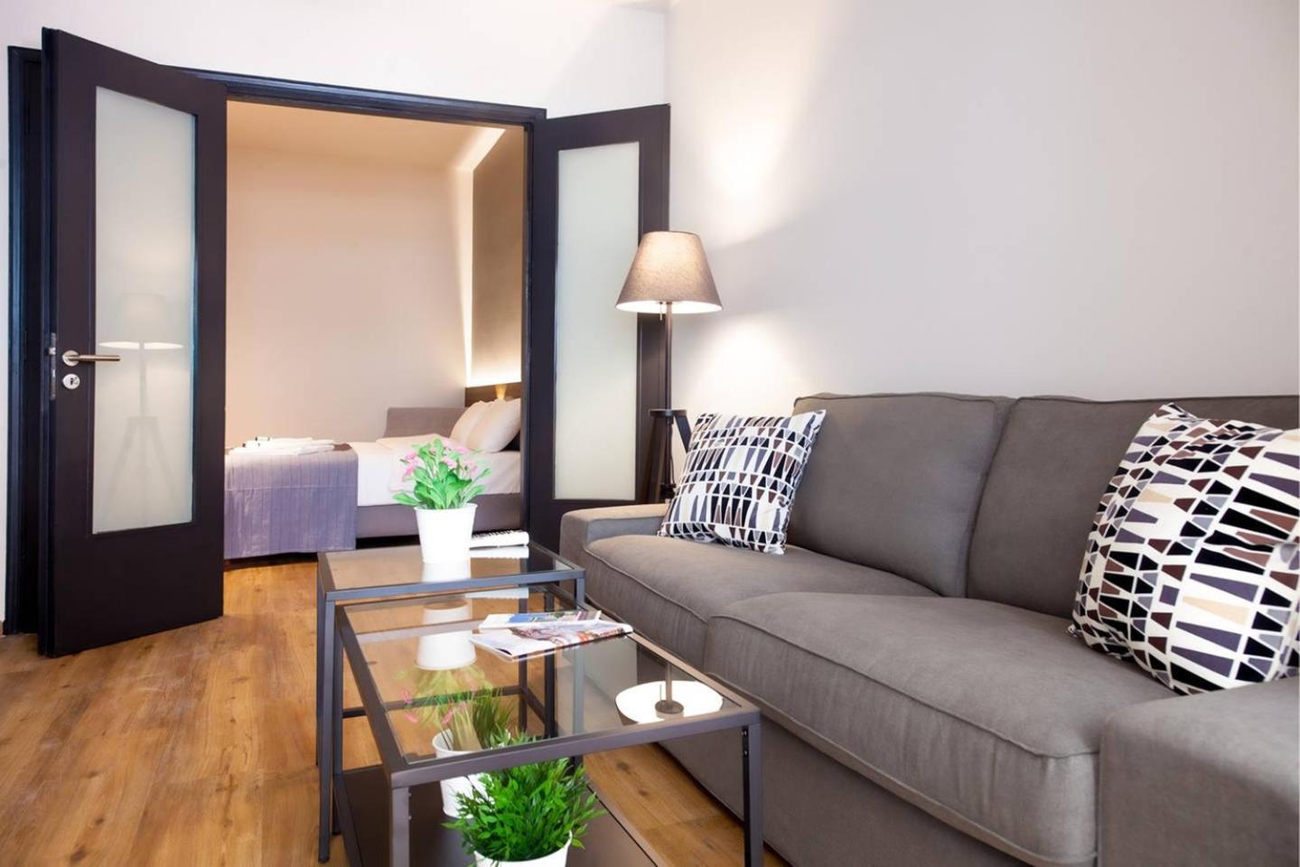 TONI'S Charming Apartment 2BD, close Thisseo Metro