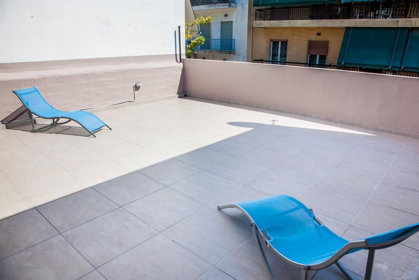 TONI'S Comfy 3BD home with patio, close to Metro