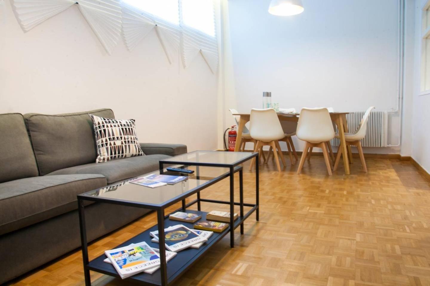 TONI'S Comfy home near Acropolis with Small Garden