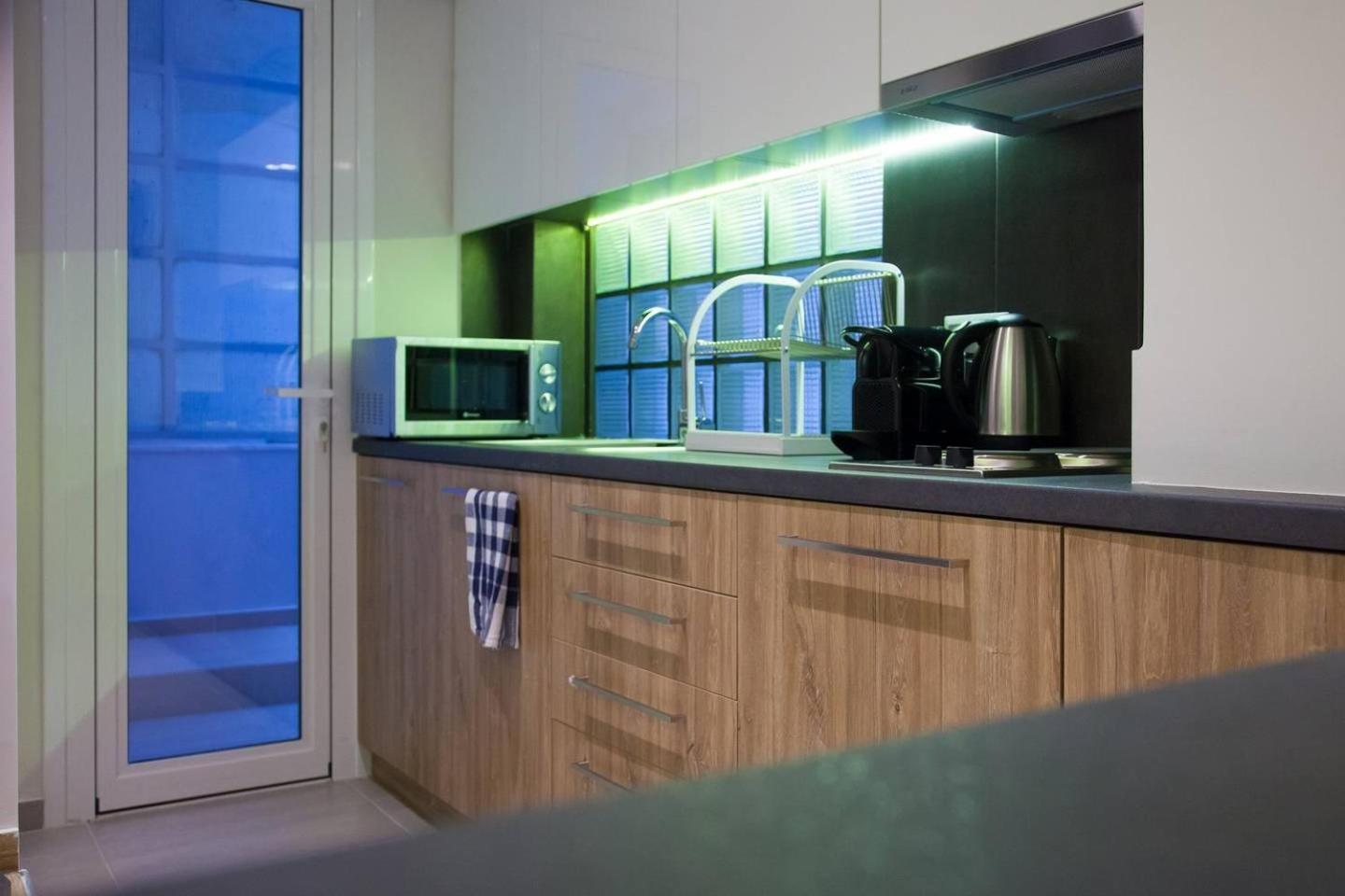 TONI'S Stylish Apartment with 2 Cosy Bedrooms