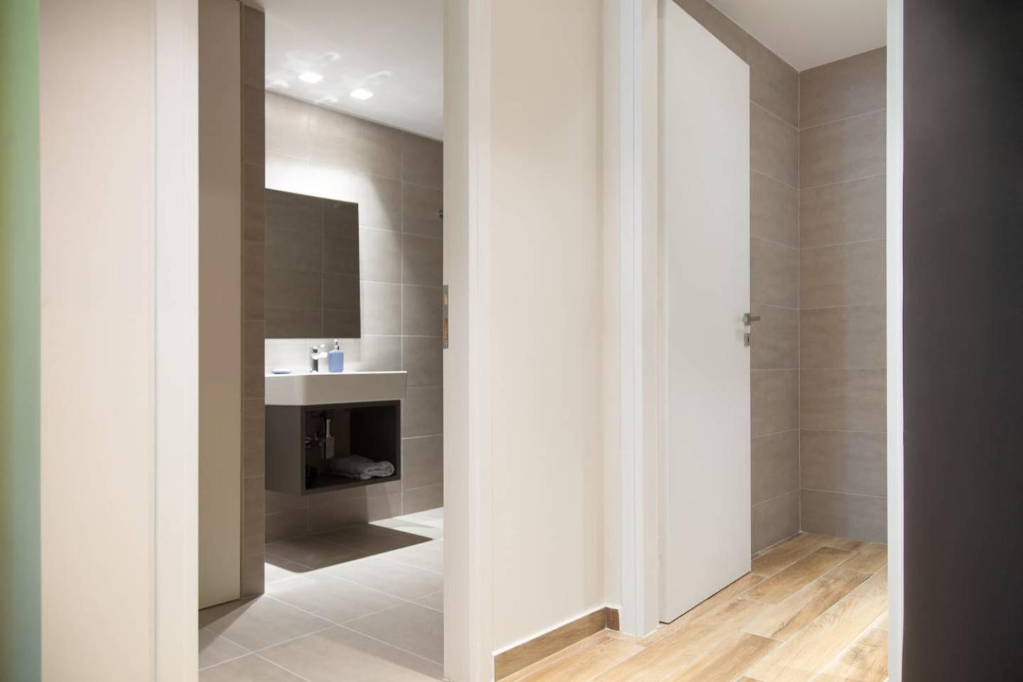 TONI'S Stylish Apartment with 2 Cosy Bedrooms