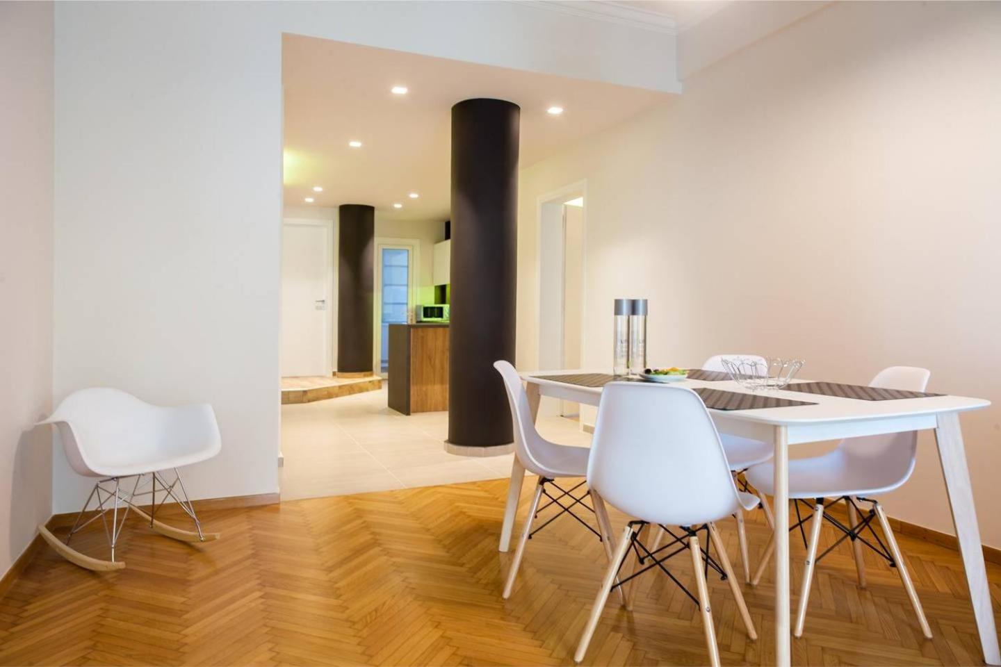 TONI'S Stylish Apartment with 2 Cosy Bedrooms