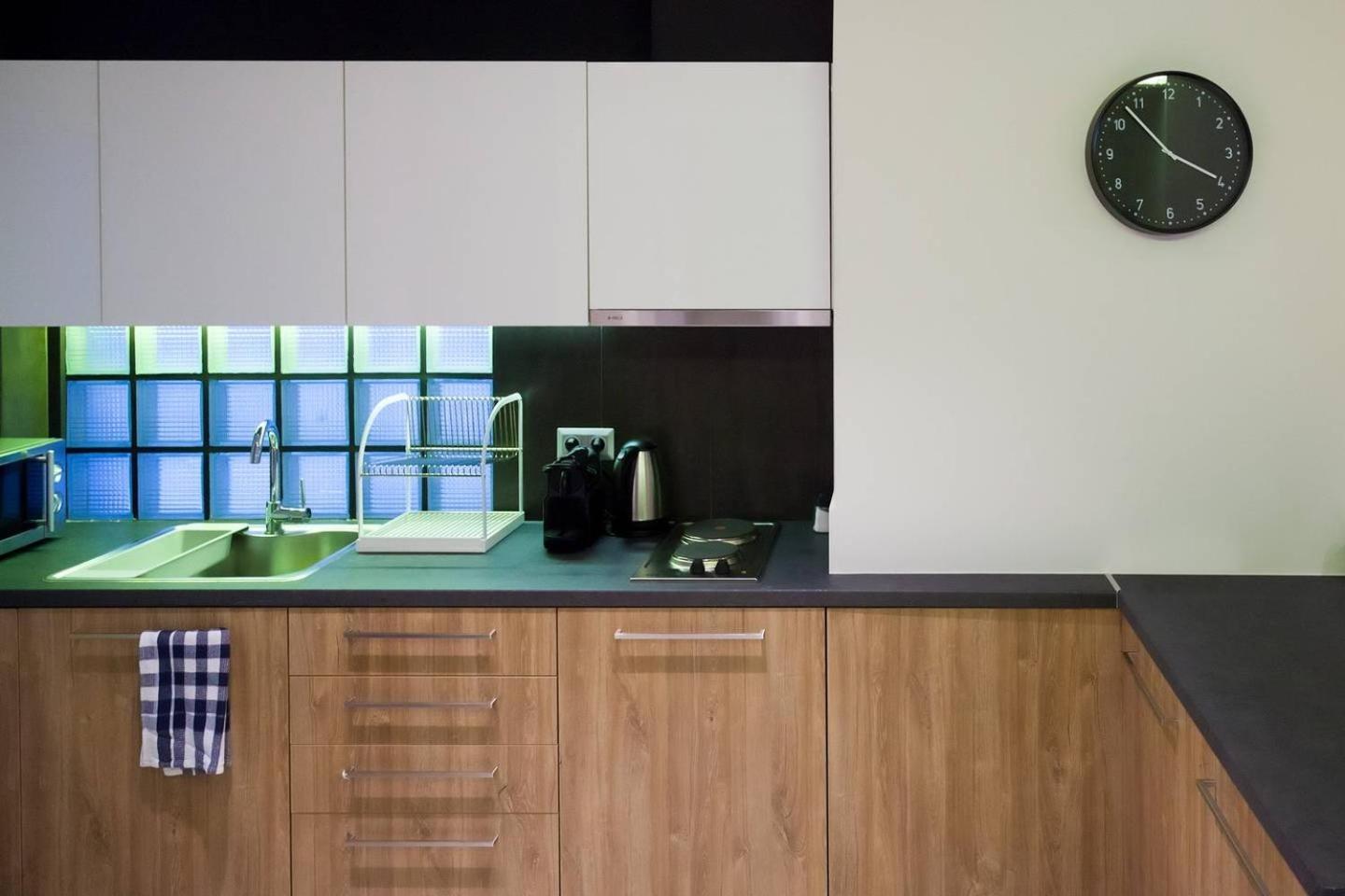 TONI'S Stylish Apartment with 2 Cosy Bedrooms