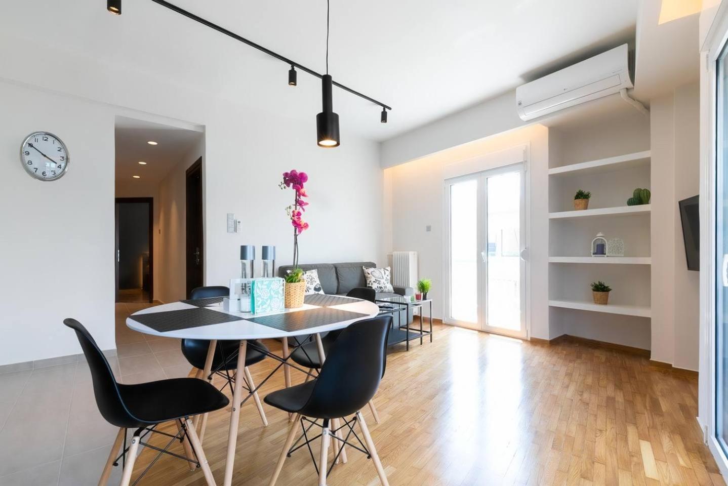 TONI'S 2BD Home for Superman and Superwoman.