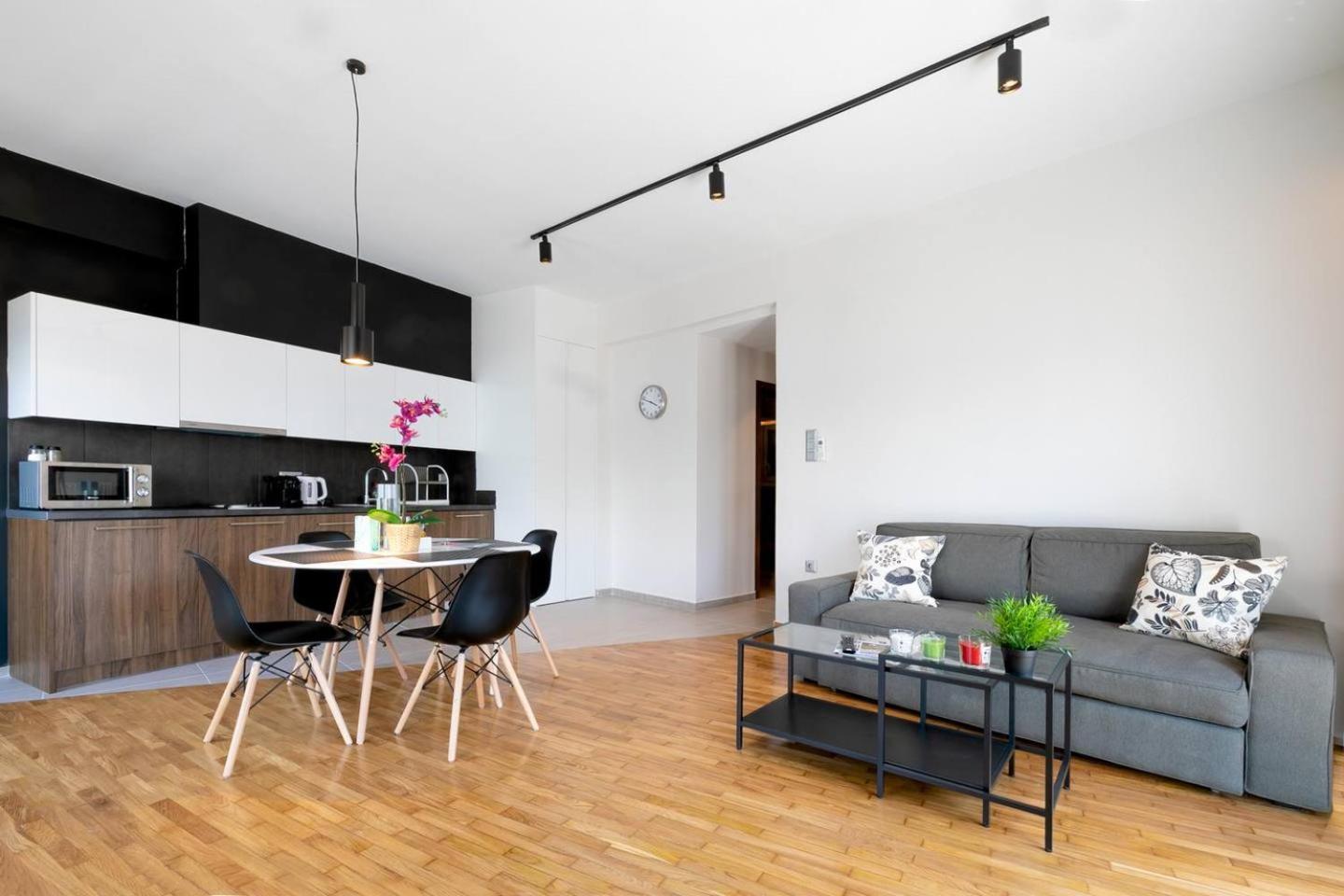 TONI'S 2BD Home for Superman and Superwoman.