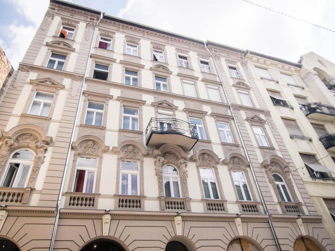 Goldcentral Apartment Akacfa-Next To Mazel Tov-Brilliant Location view 4
