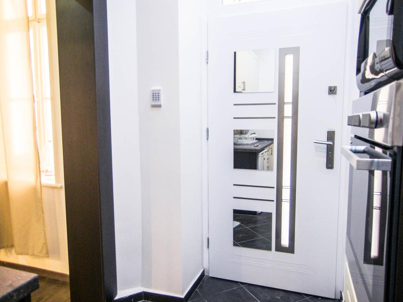Goldcentral Apartment Akacfa-Next To Mazel Tov-Brilliant Location view 5