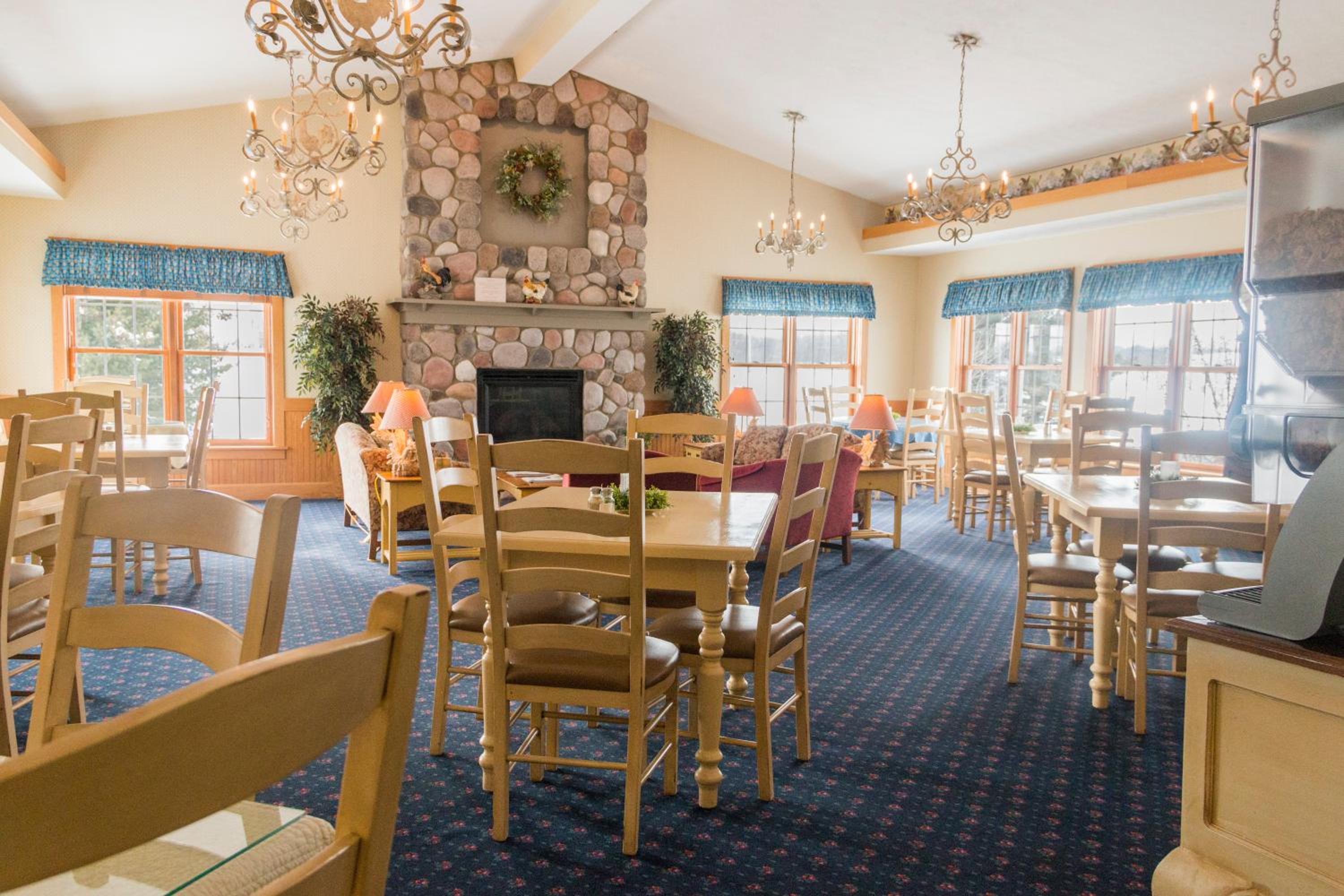 Essenhaus Inn & Conf. Center