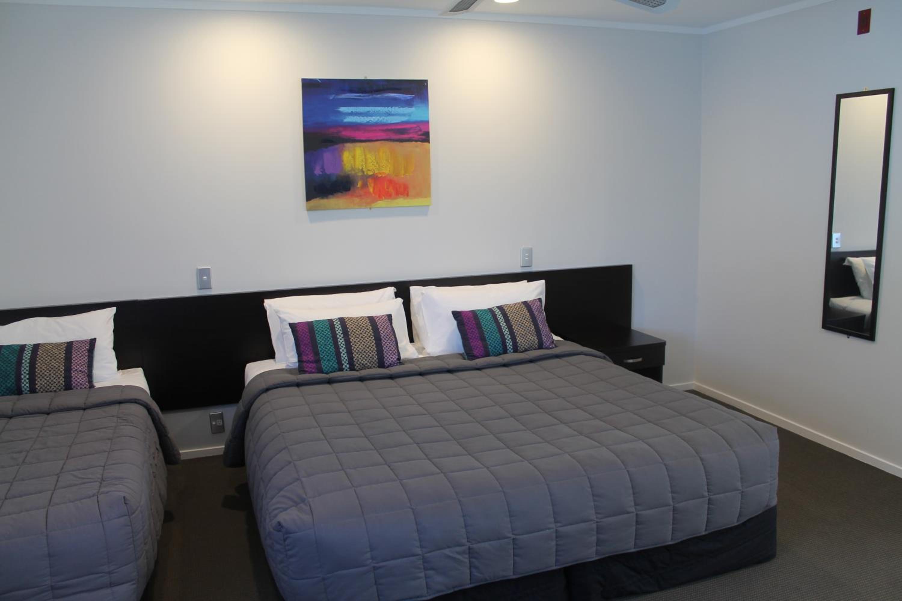 Aquarius Motor Inn