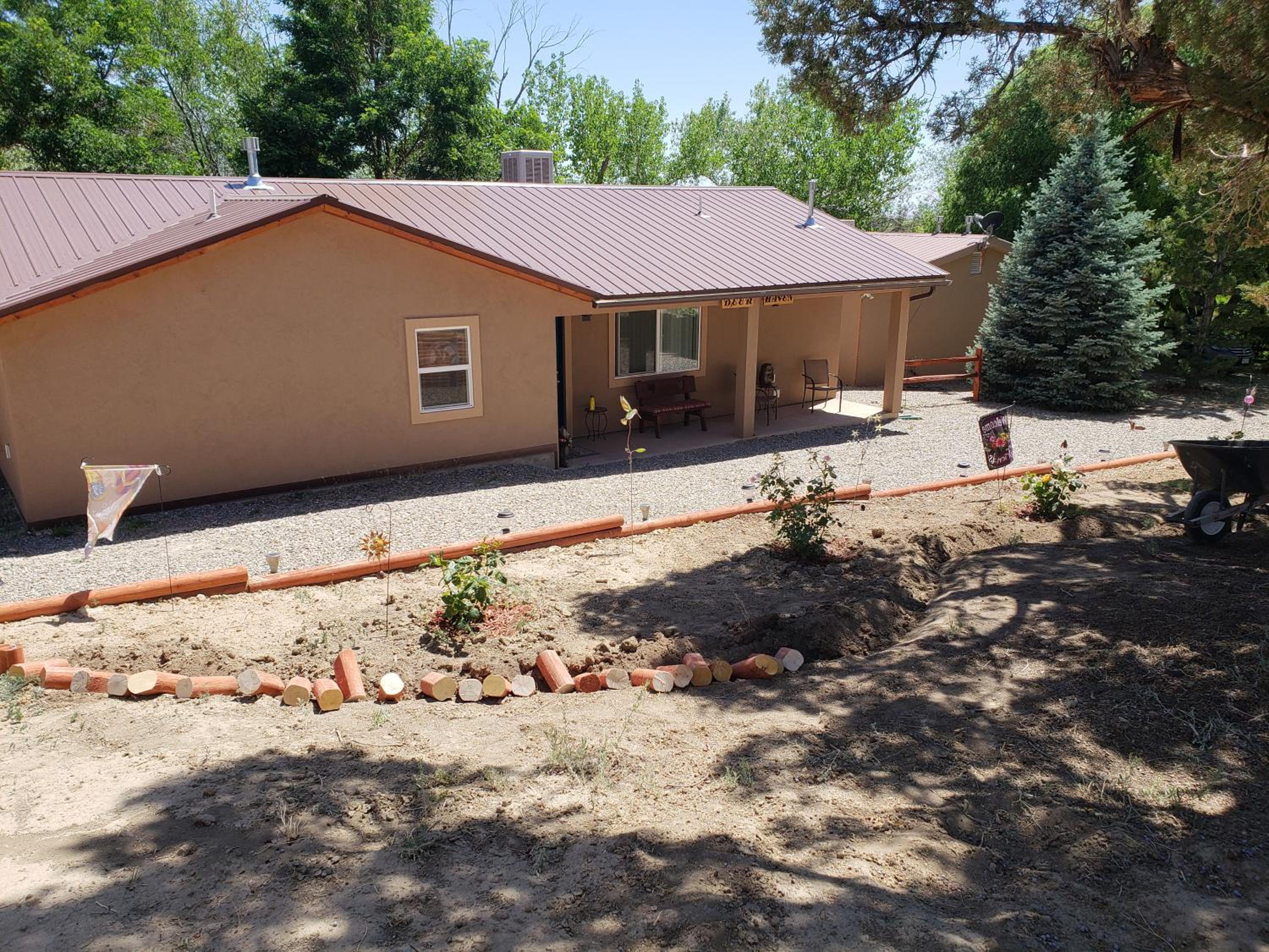 Grizzly Roadhouse Bed and Breakfast view 4