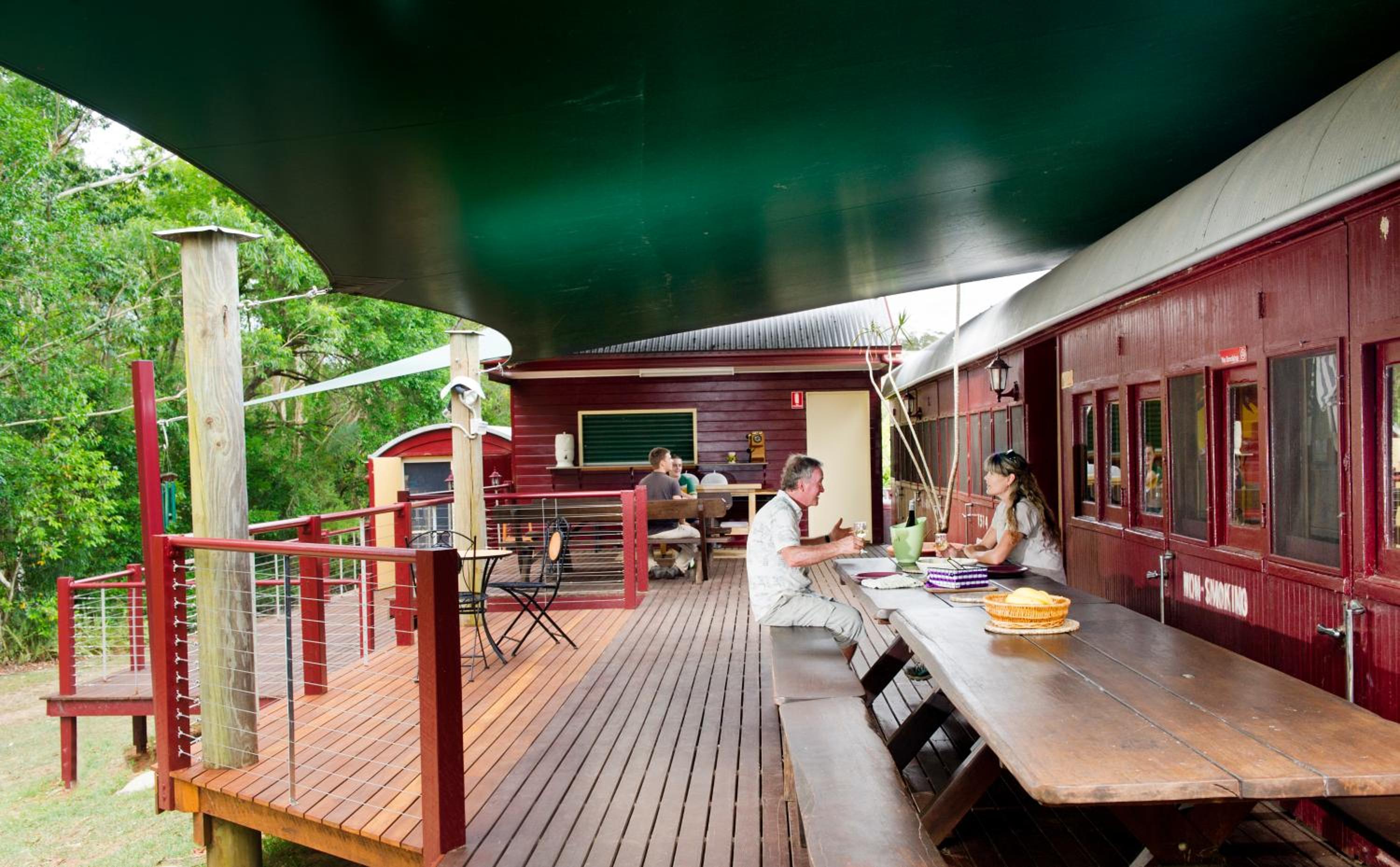 Glasshouse Mountains Ecolodge