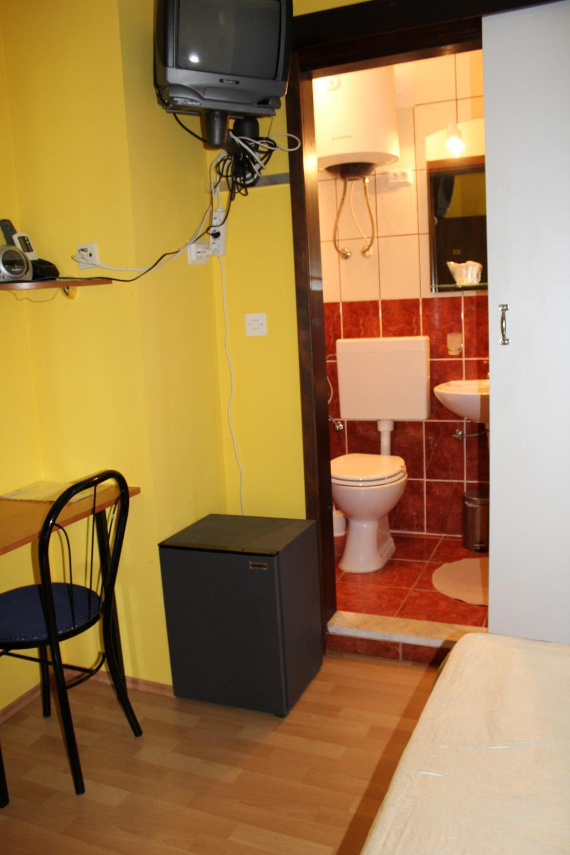 Photo 8
