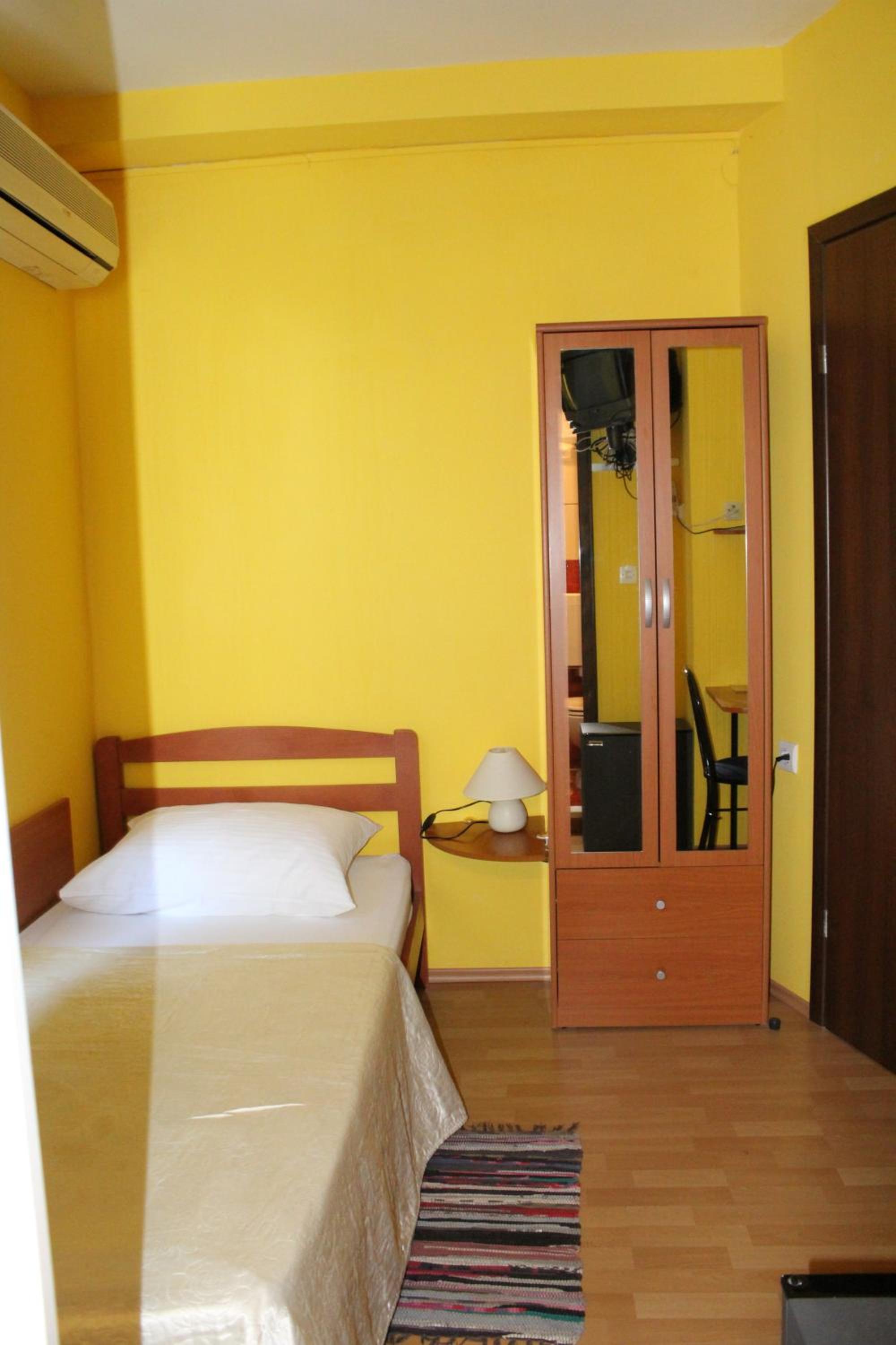 Photo 9